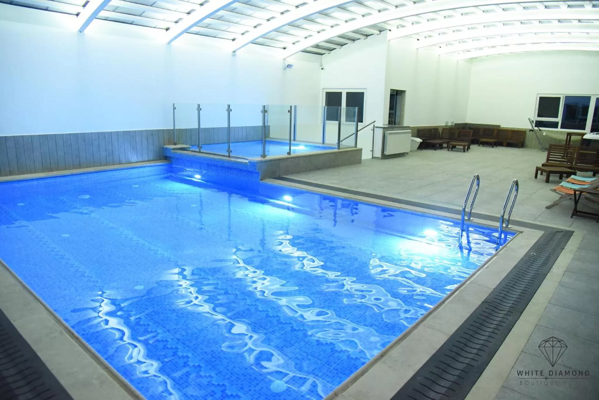 Swimming Pool in White Diamond