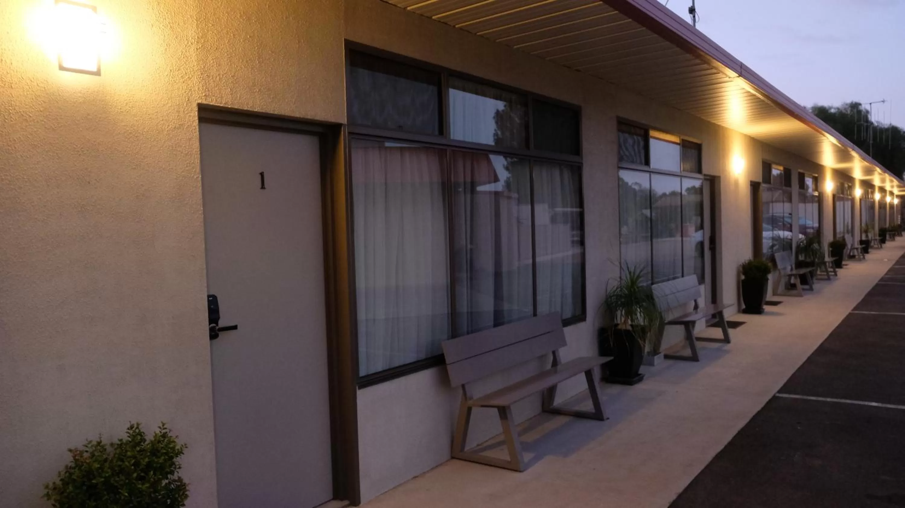 Patio in Loddon River Motel Kerang