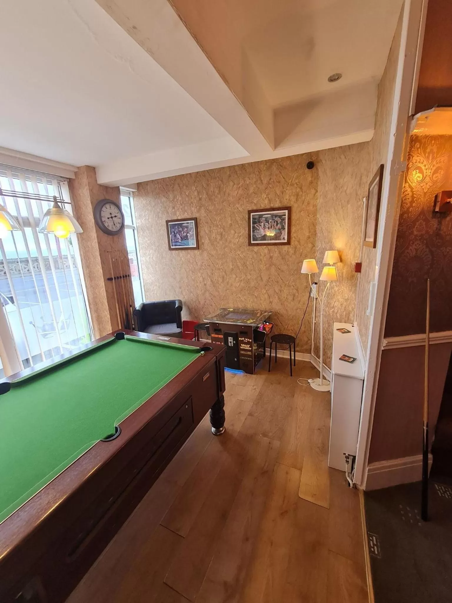 Lounge or bar in Queens Plaza Hotel