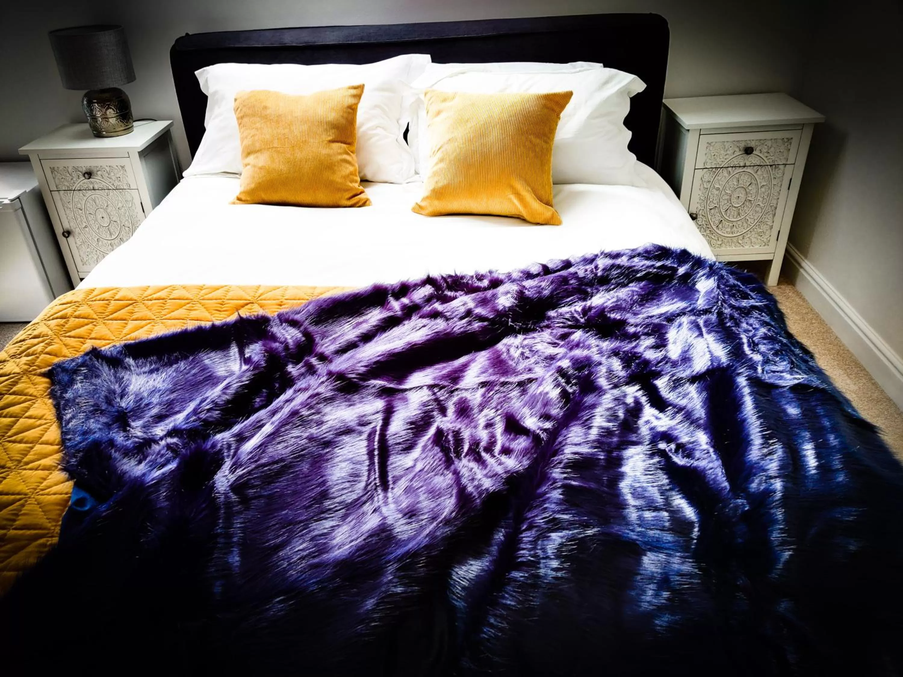 Bedroom, Bed in White Horse Inn