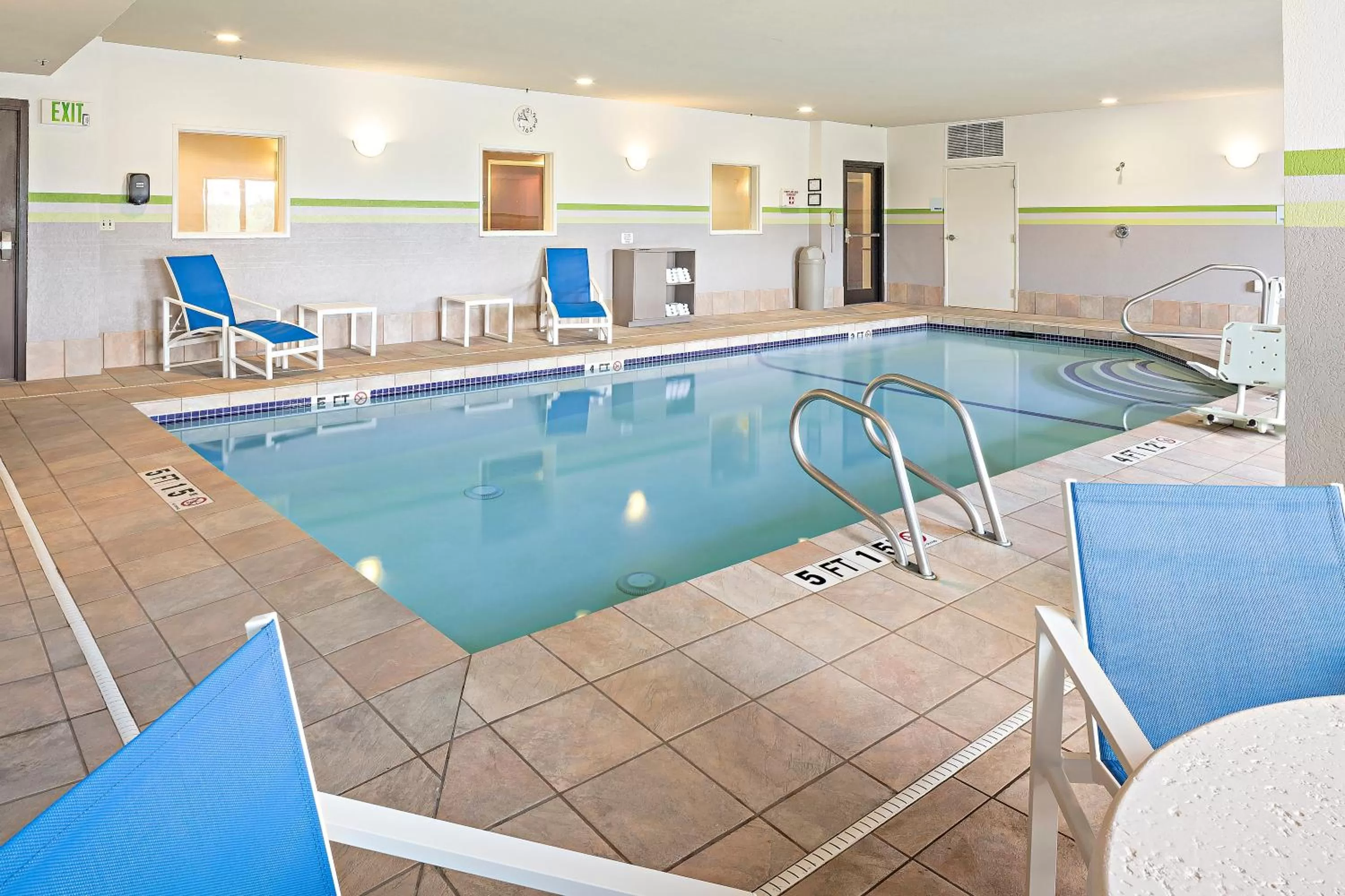 Swimming pool in Holiday Inn Express Hotel & Suites Manchester - Airport by IHG