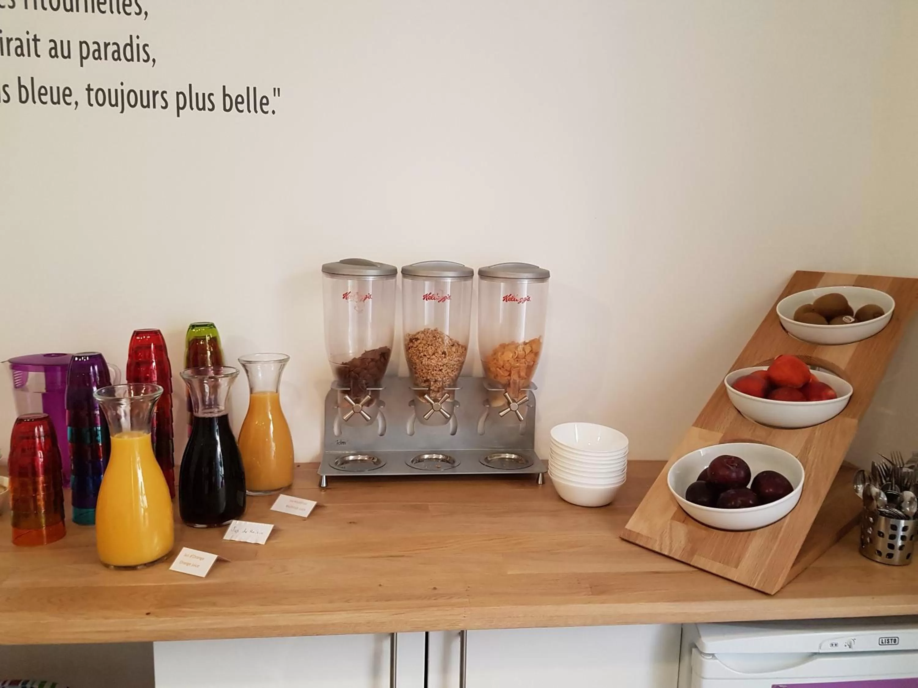 Buffet breakfast in Villa TerraMera Hôtel