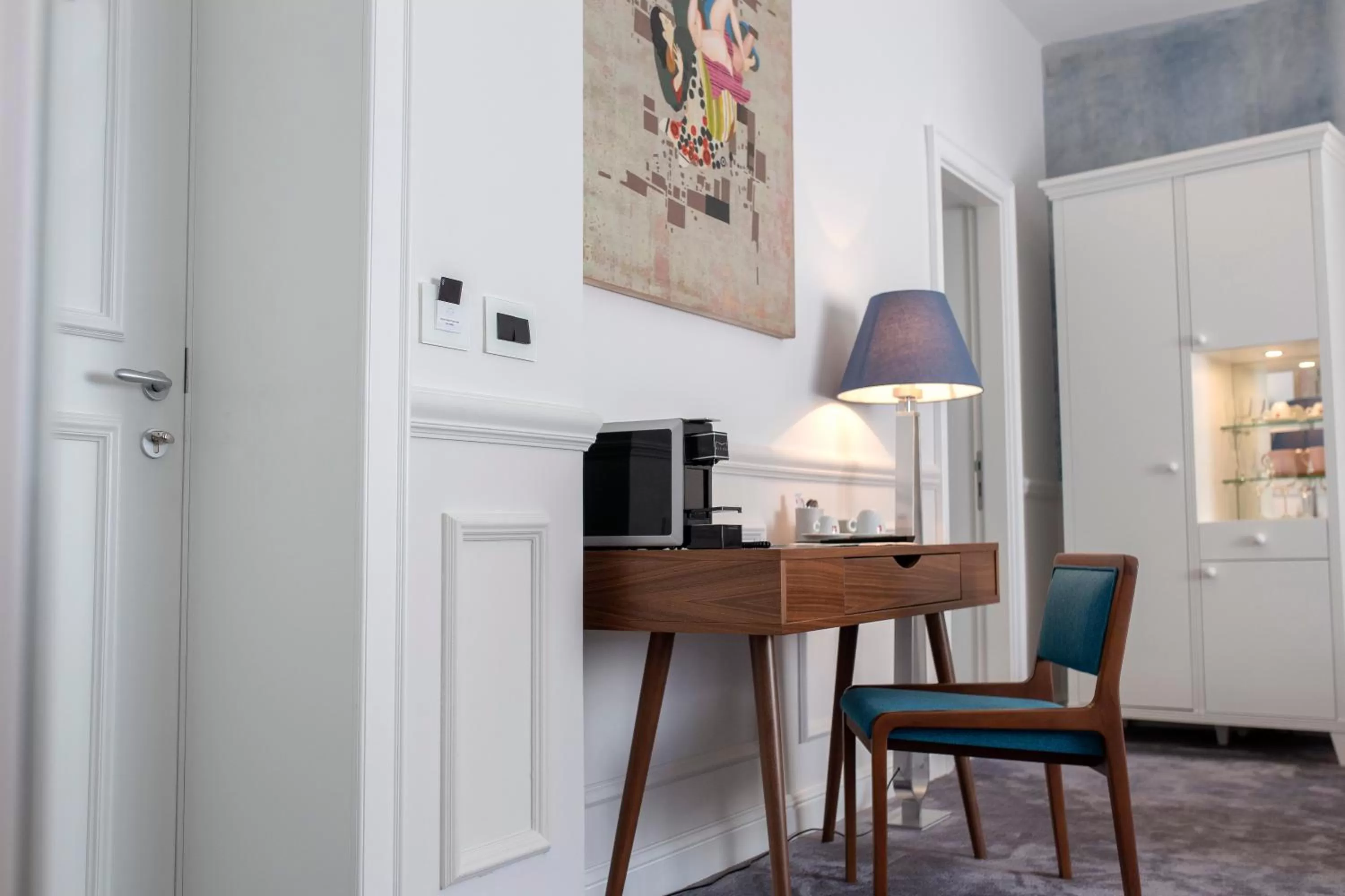 Coffee/tea facilities in Public House Hotel