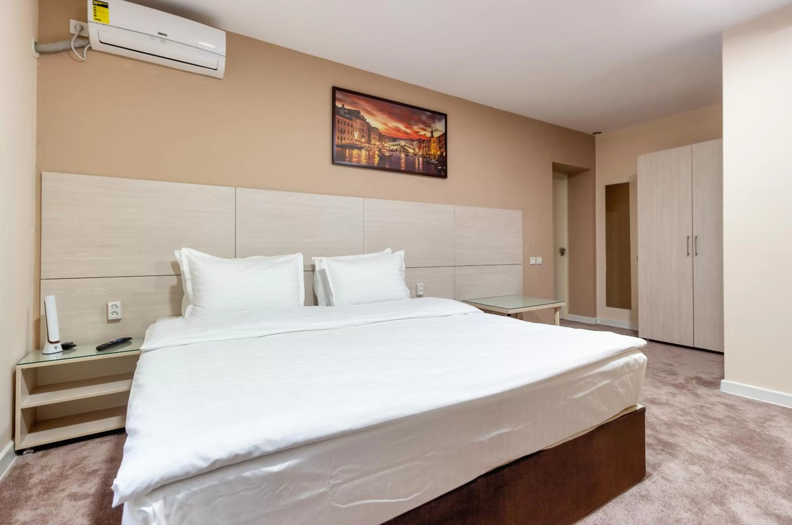 Bed in Musafir Hotel