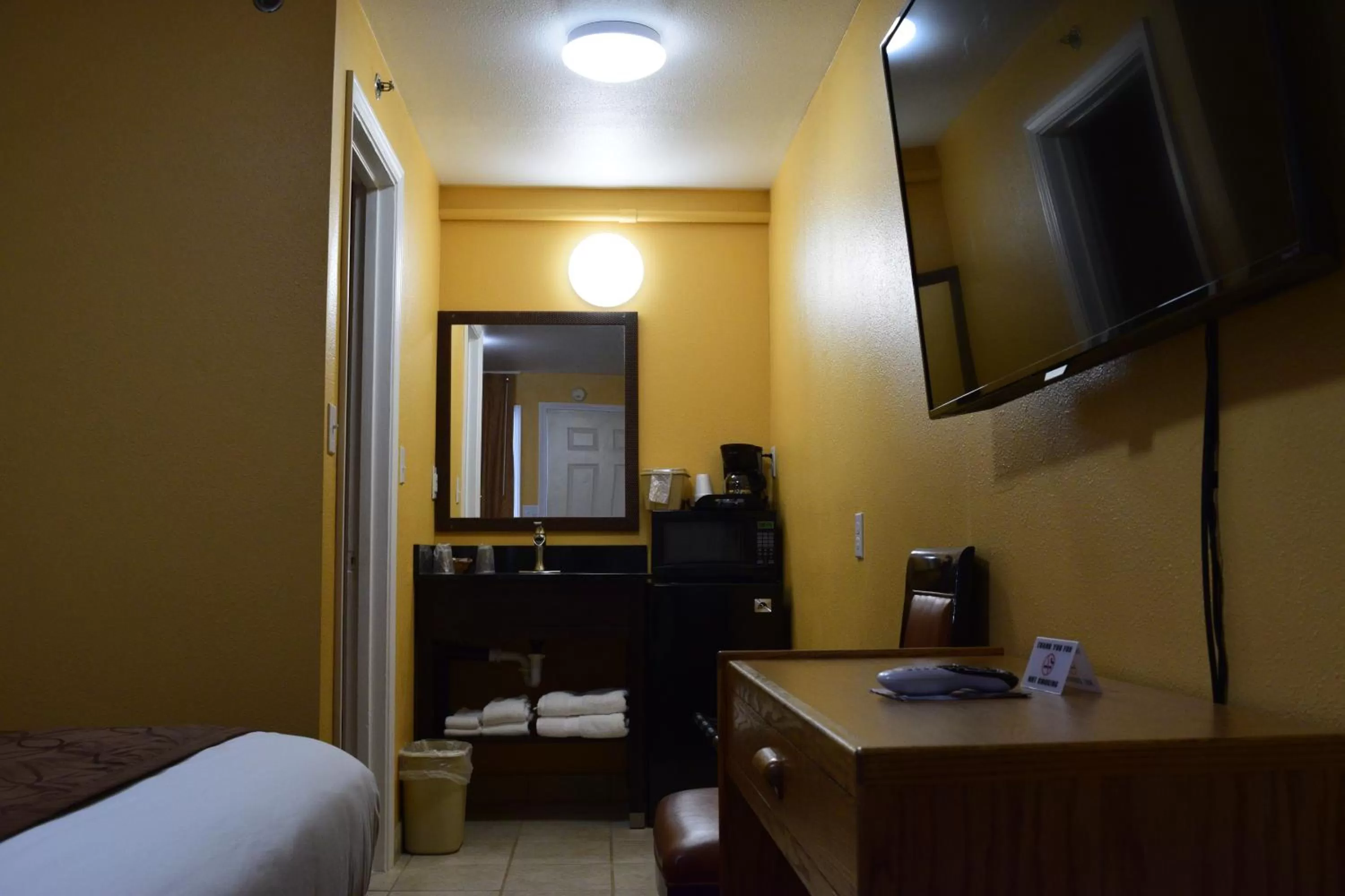 Area and facilities, Bed in The Royal Victorian Motel