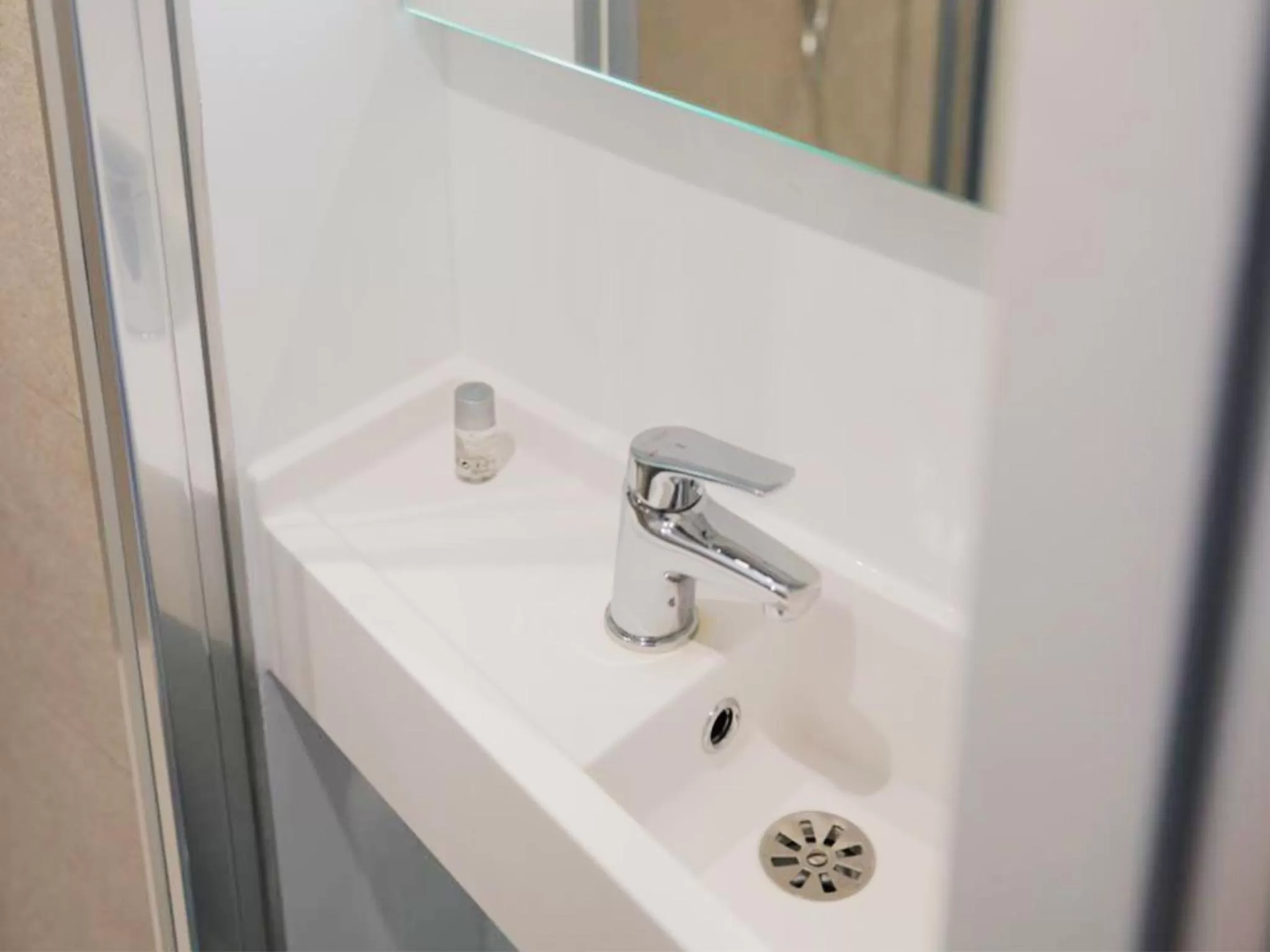 Bathroom in Kyriad ECO - Dijon Sud Chenove