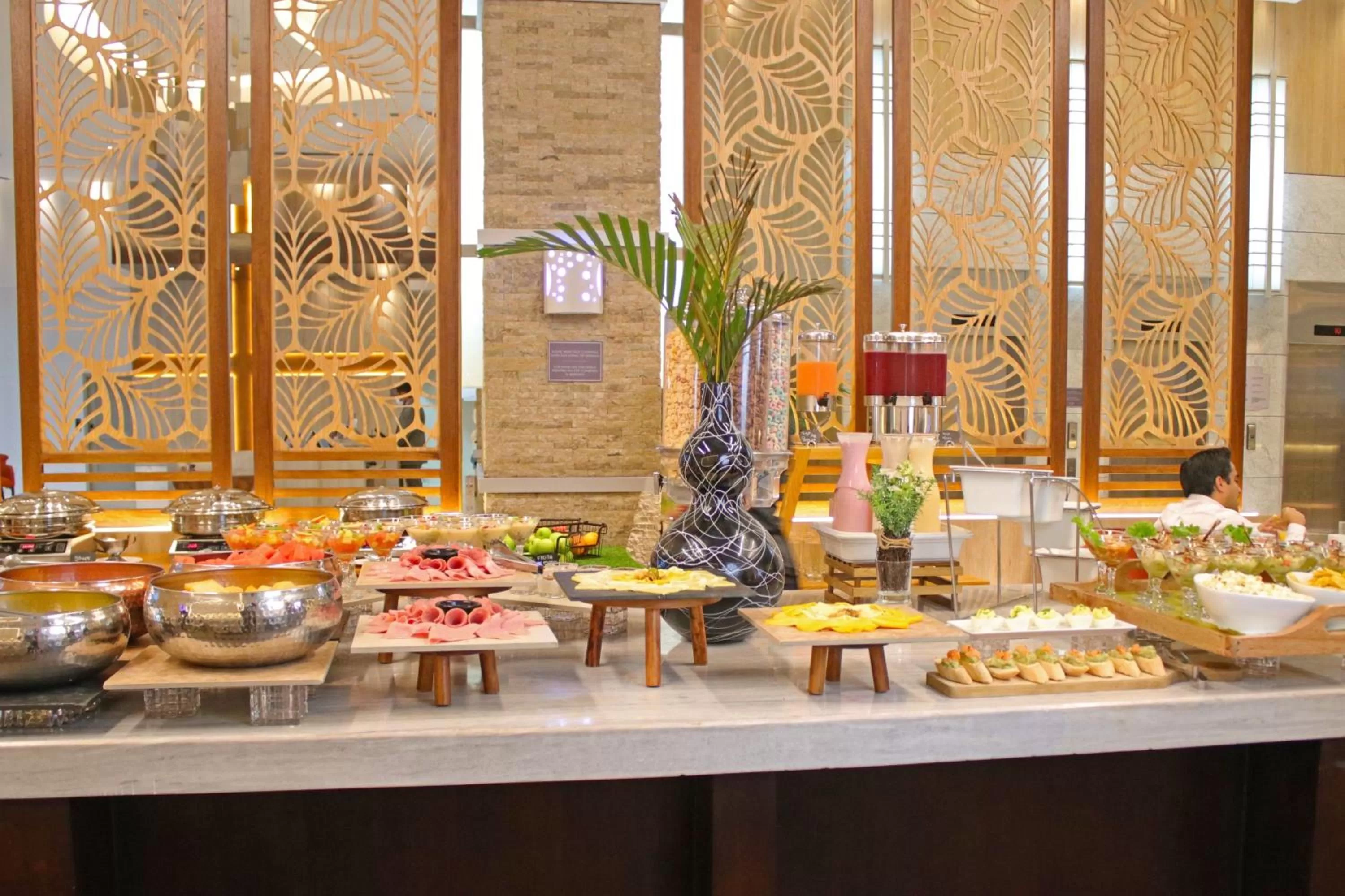 Restaurant/places to eat in Courtyard by Marriott Guayaquil