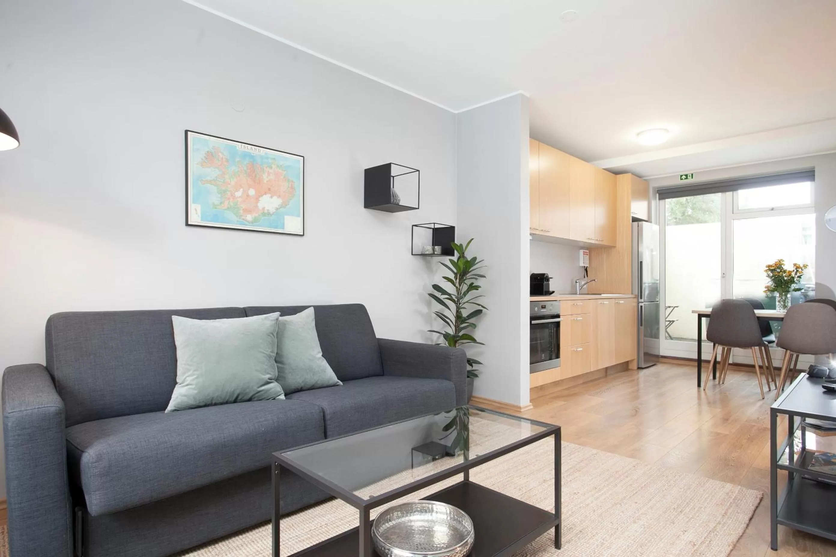 TV and multimedia in Tyr Apartments by Heimaleiga