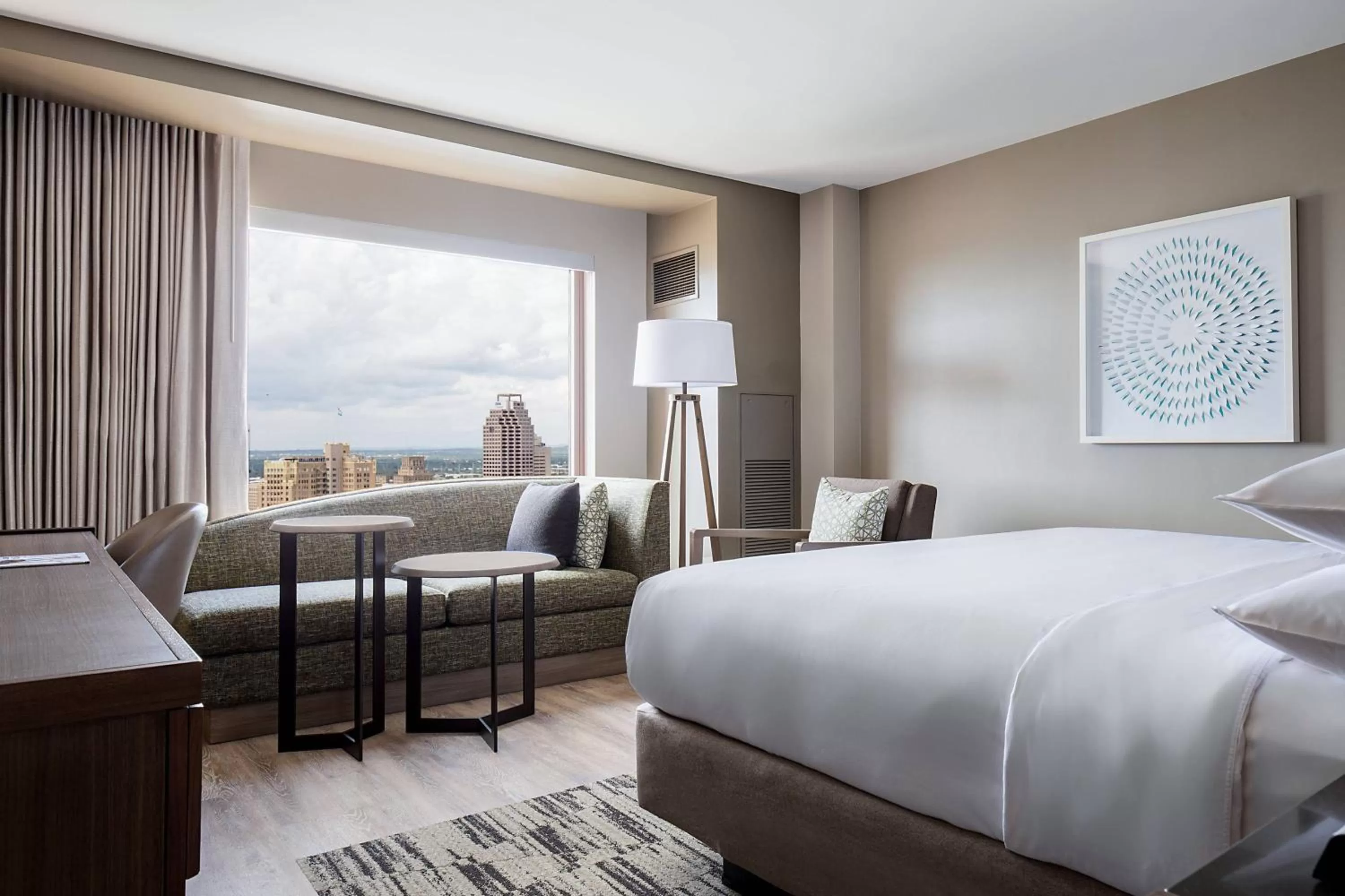 Photo of the whole room, Bed in San Antonio Marriott Rivercenter on the River Walk