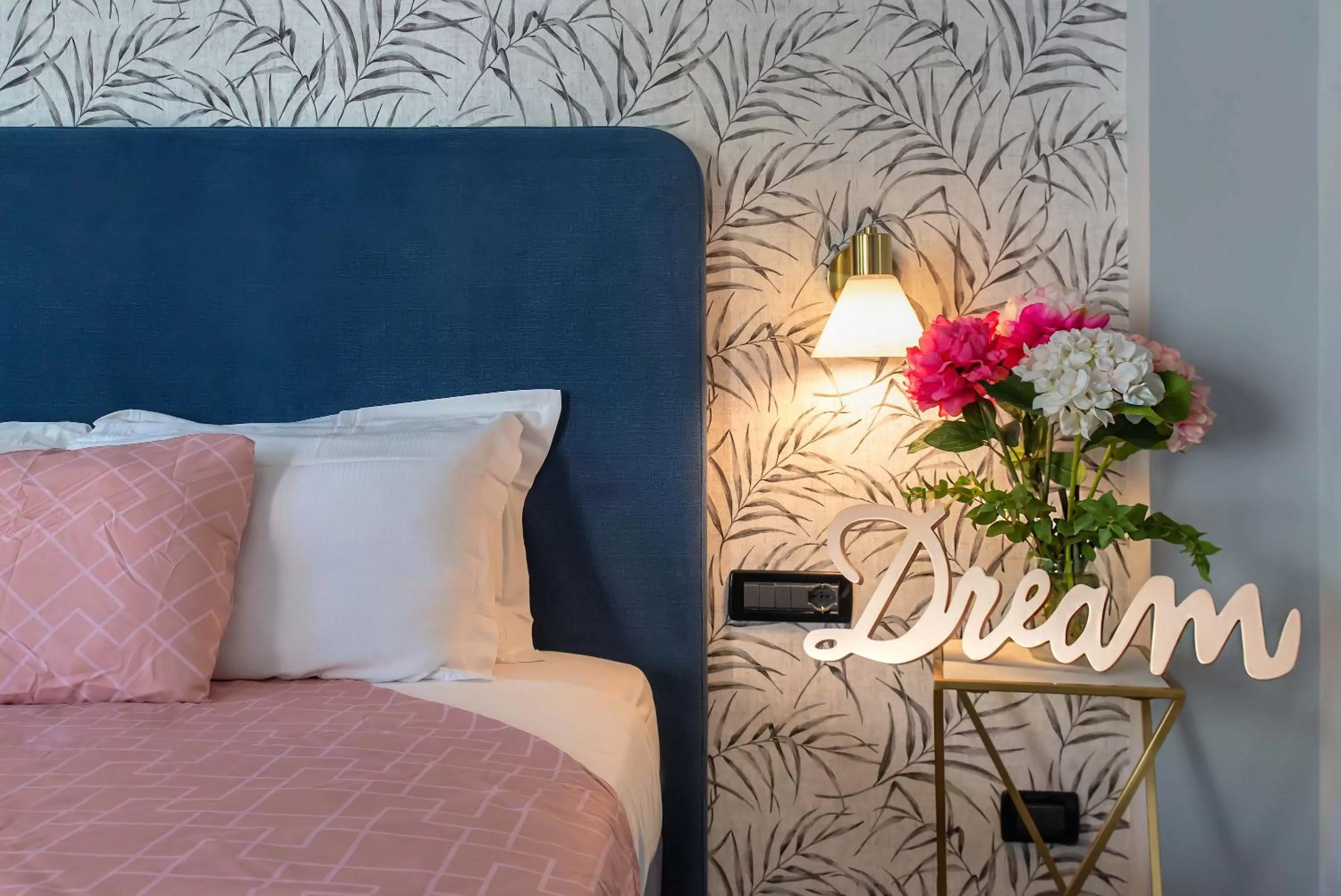 Bed in Bloom Hotel Rome