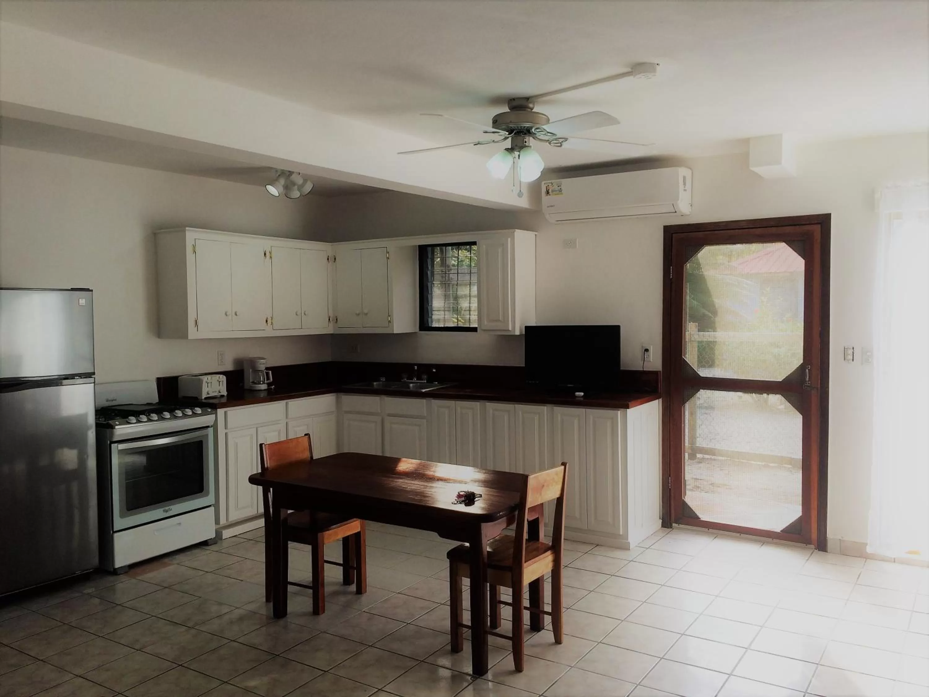 Kitchen/Kitchenette in Wild Orchid