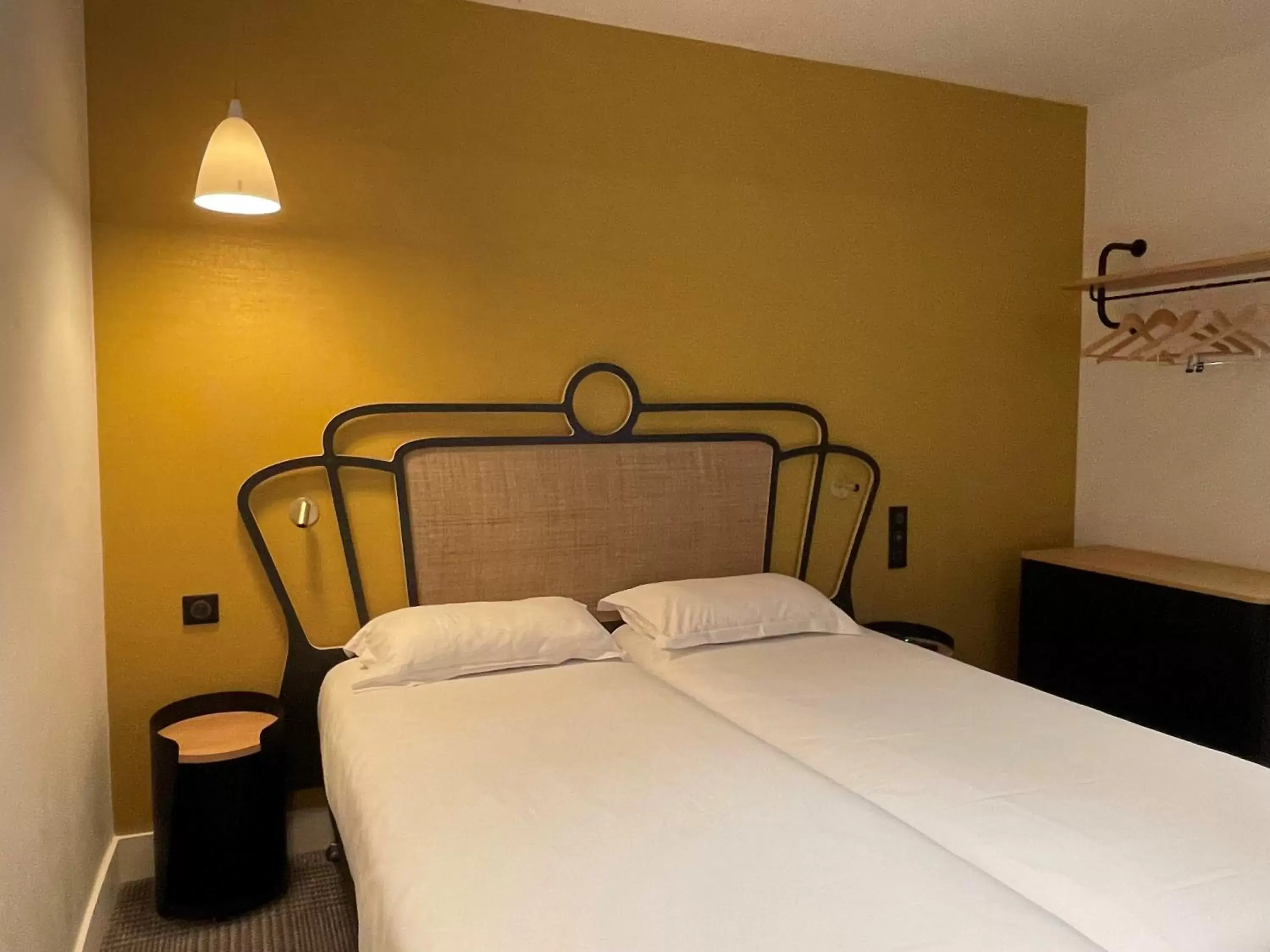 Classic Twin Room in Hotel De Suez Classic Twin Room in Hotel De Suez