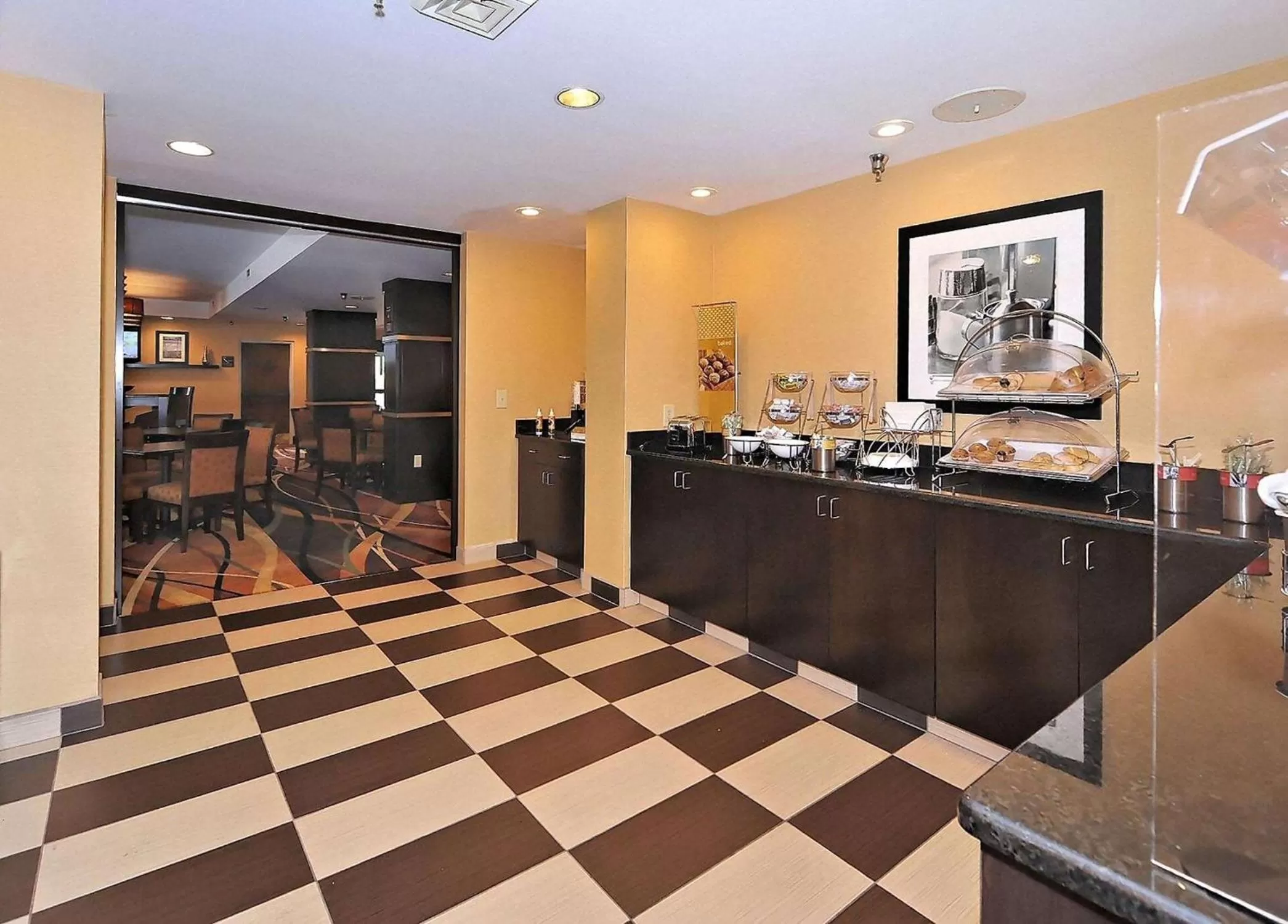 Dining area in Hampton Inn Eden