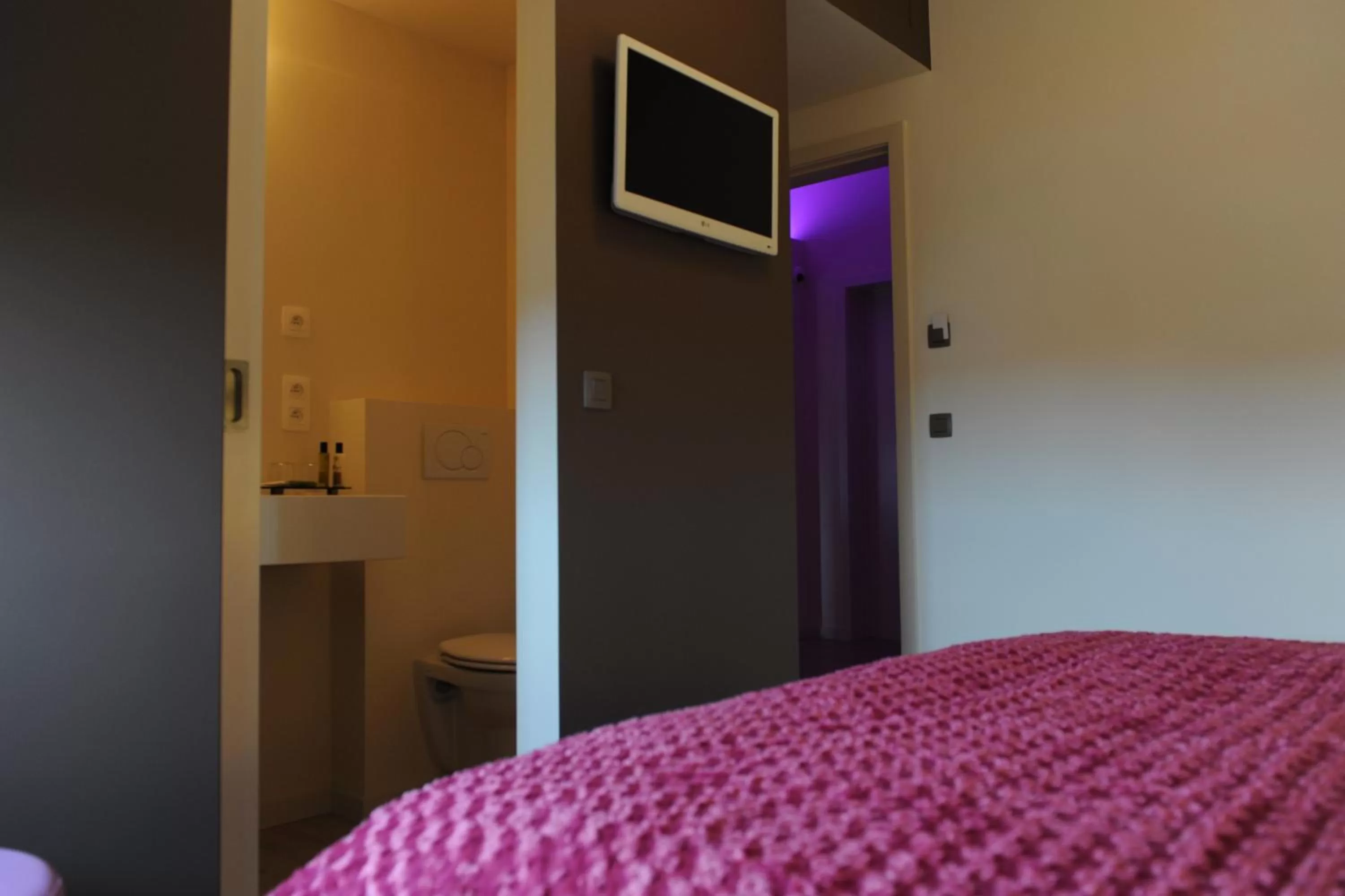 Decorative detail, Bed in Charmehotel Villa Saporis