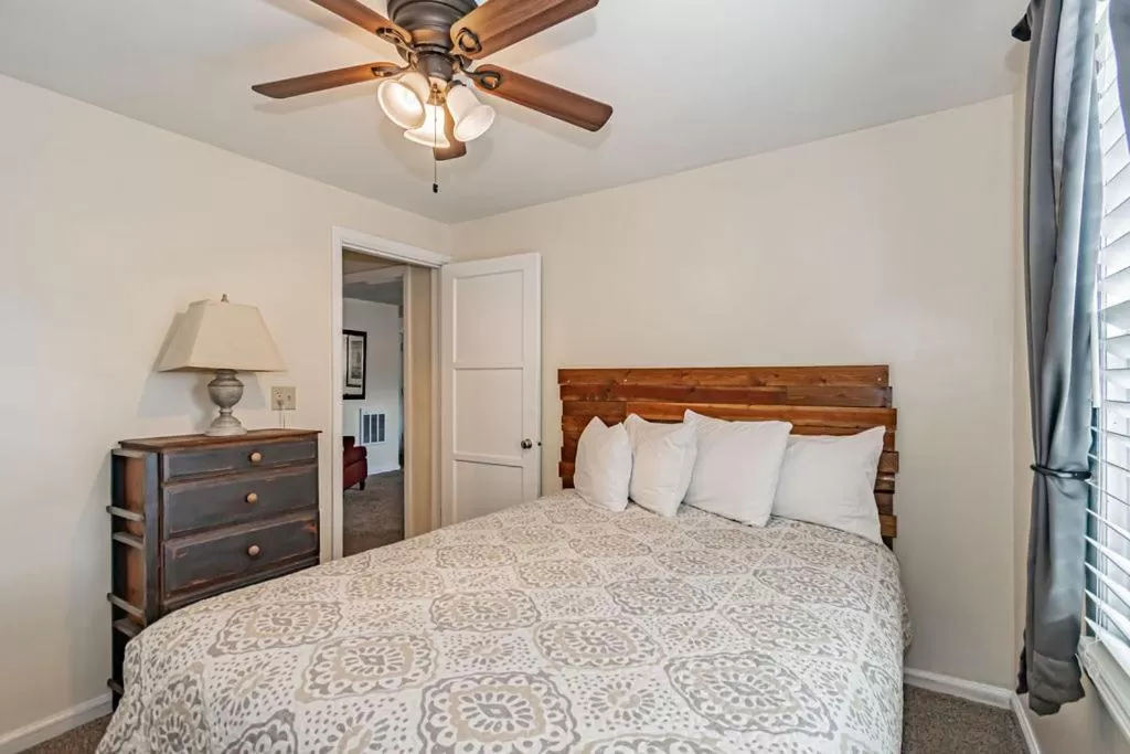 Bedroom, Bed in Suites of Lava Hot Springs