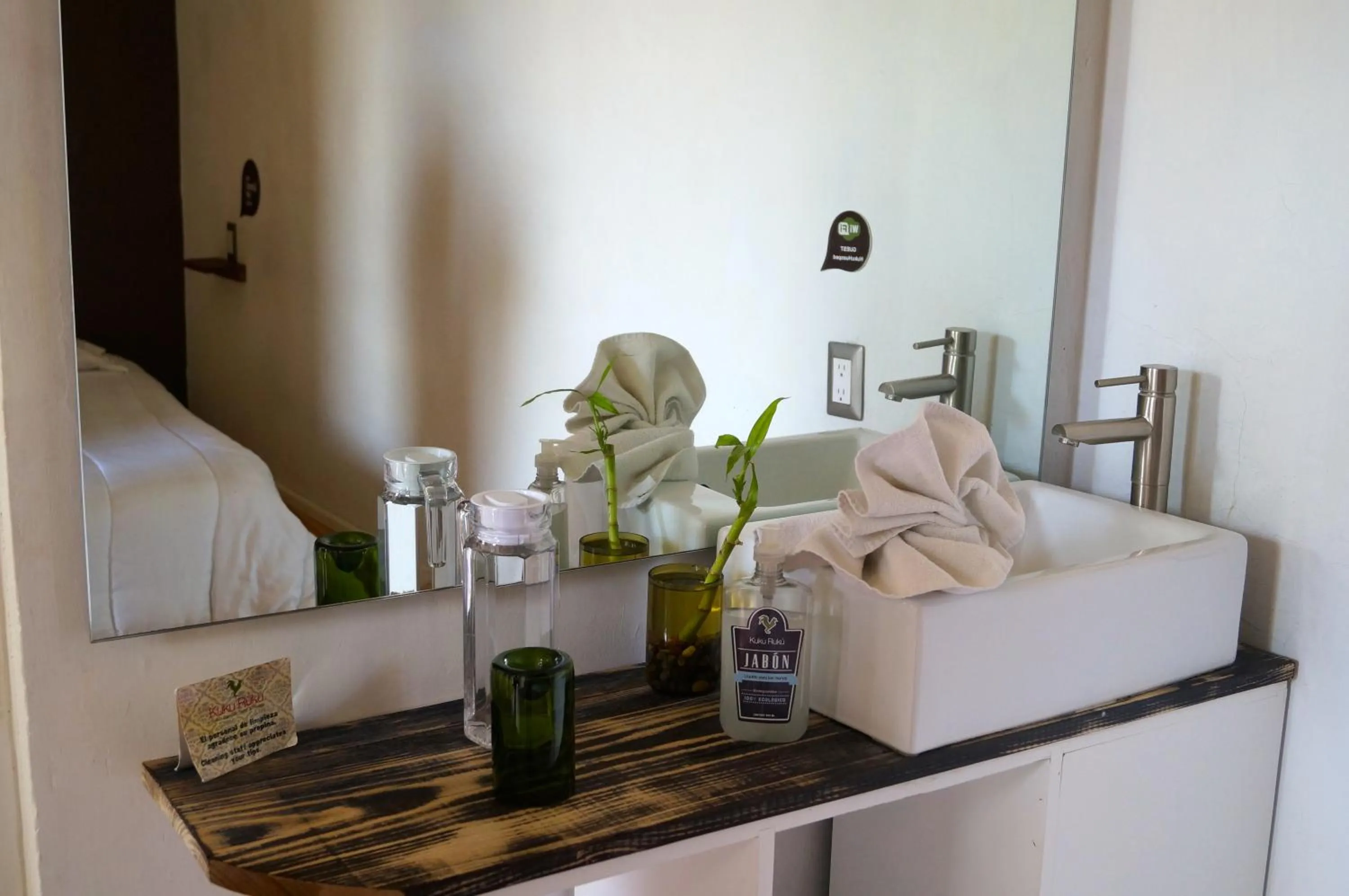 Bathroom, Bed in Kuku Ruku Hotel