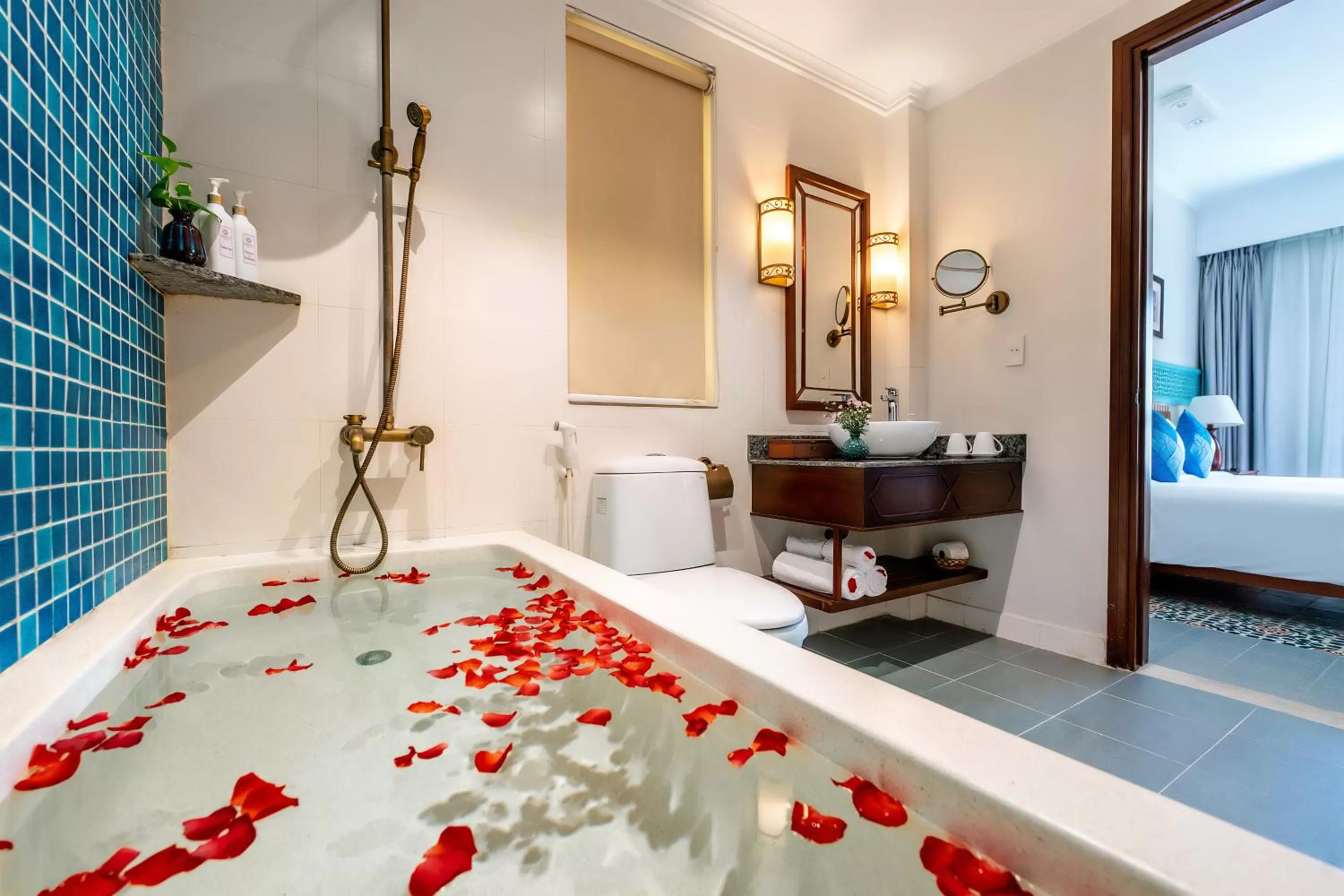 Bath, Bed in Lantana Boutique Hoi An Hotel