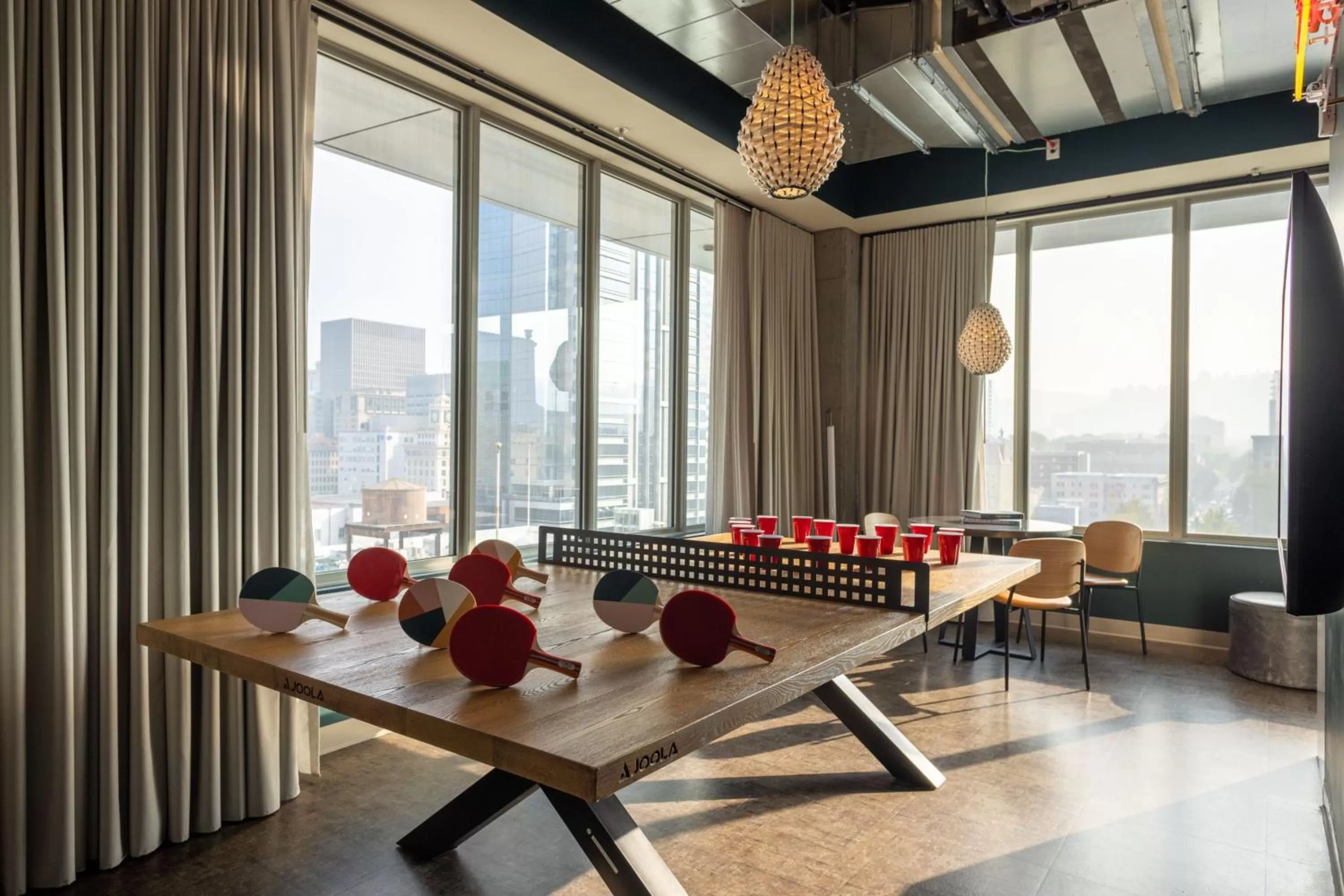 Photo of the whole room in Moxy Portland Downtown