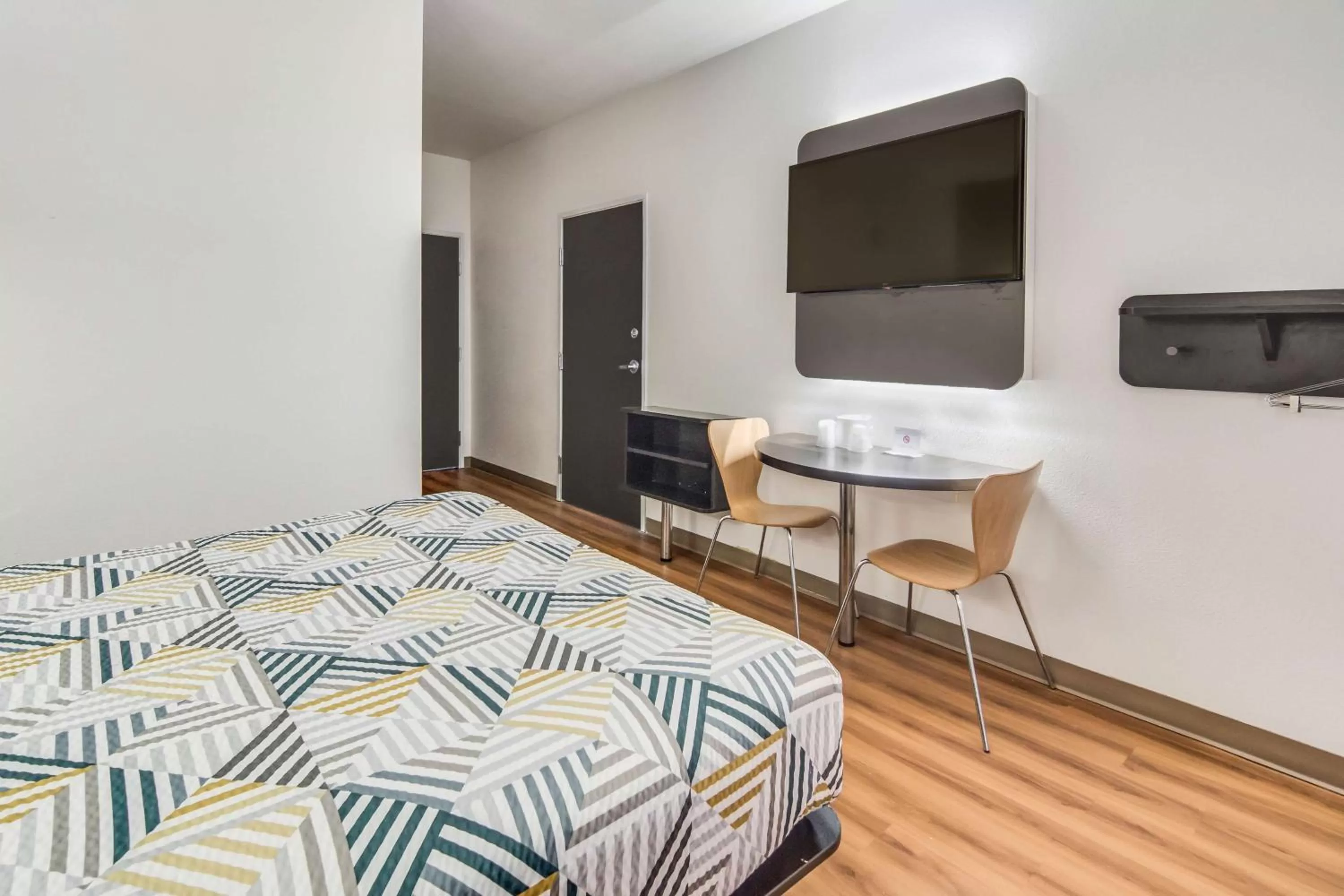 Bedroom, Bed in Motel 6-Cleburne, TX