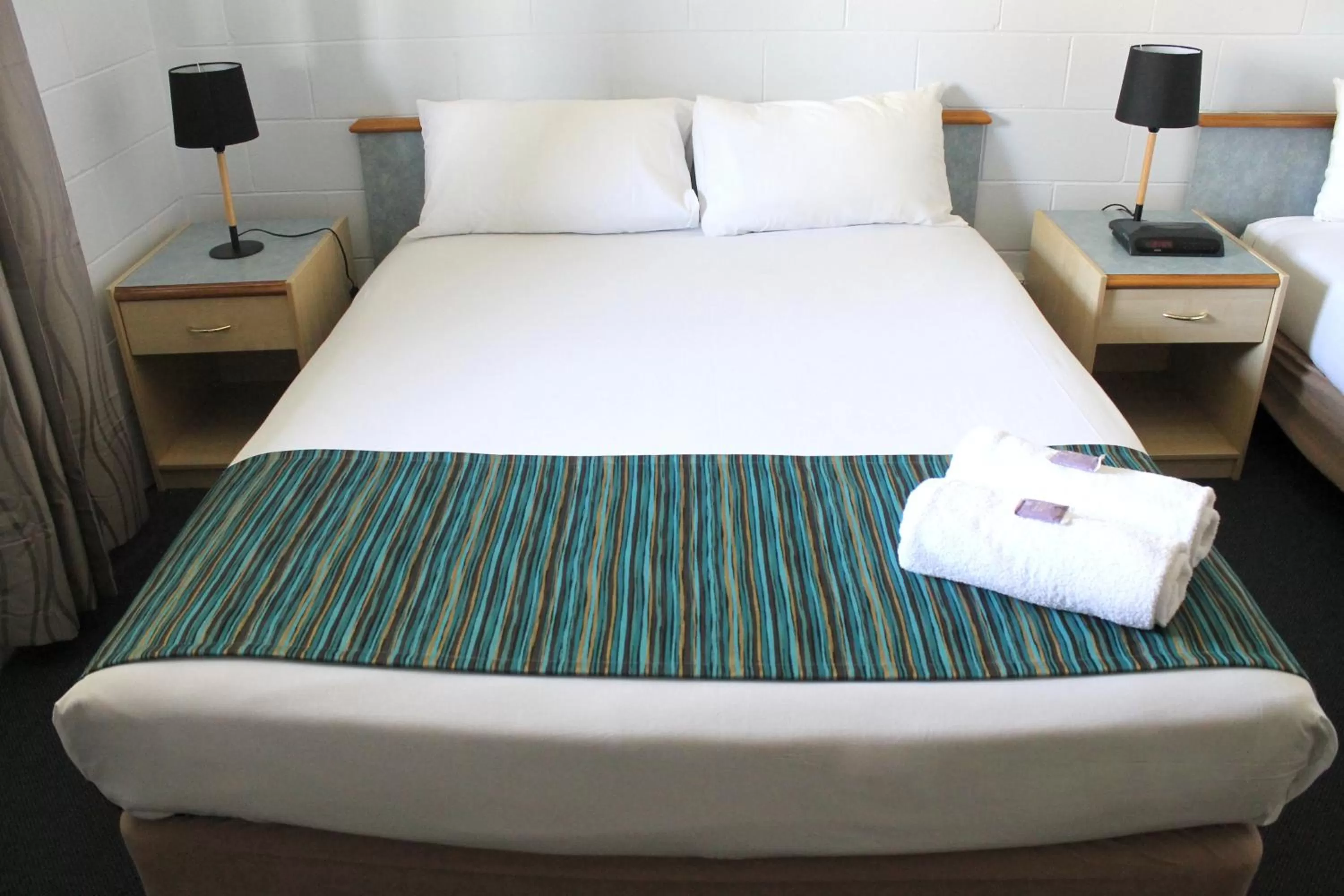 Bedroom, Bed in Rocky Glen Hotel Motel Gladstone