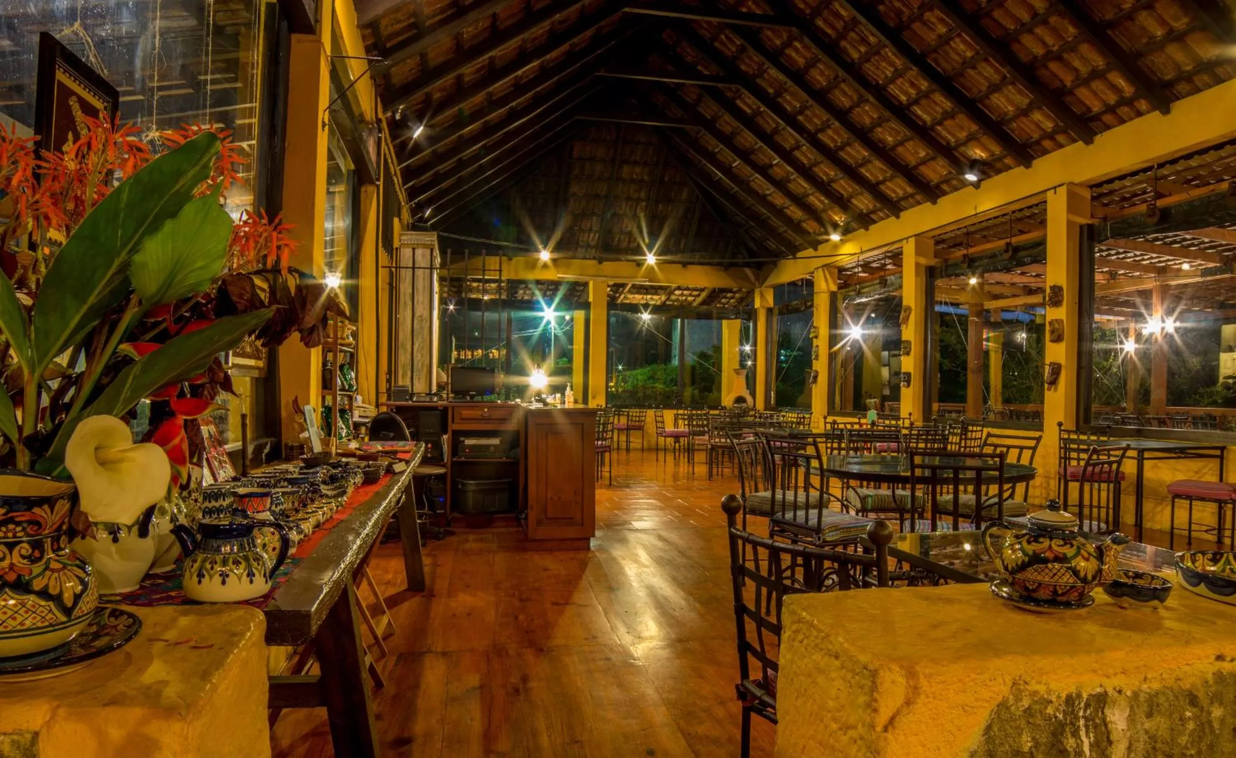 Restaurant/Places to Eat in Hotel Toliman