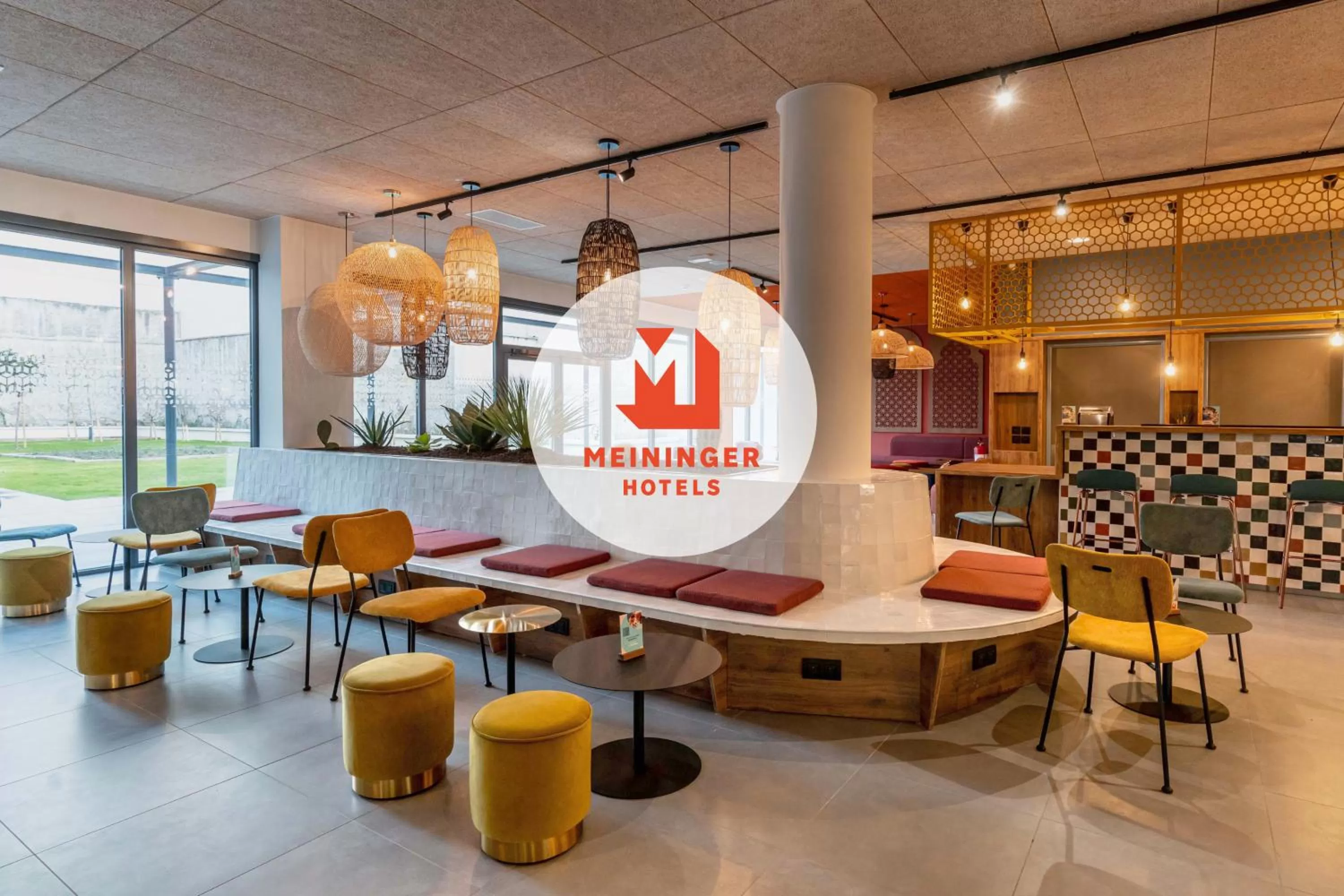 Lobby or reception, Lounge/Bar in MEININGER Marseille Centre la Joliette