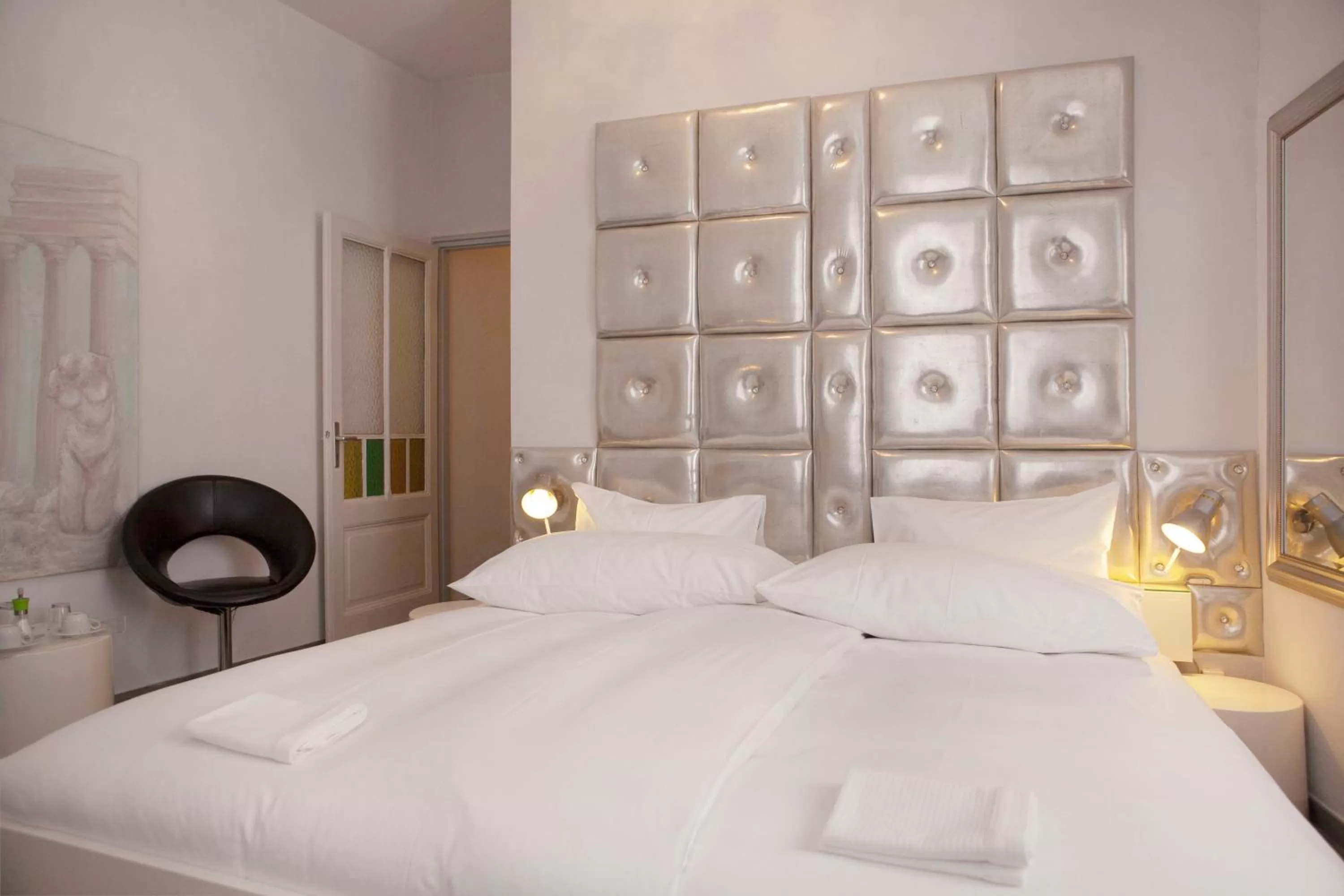 Bedroom, Bed in Caffè dell'Arte Boutique Rooms Locarno