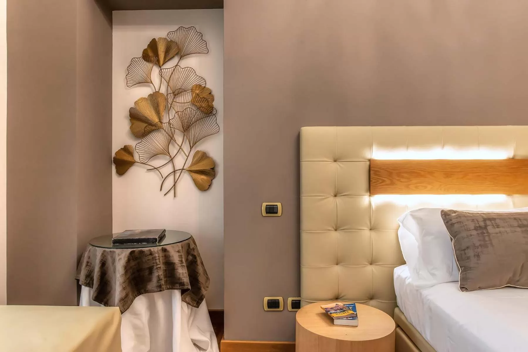 Decorative detail, Bed in Hotel Paba