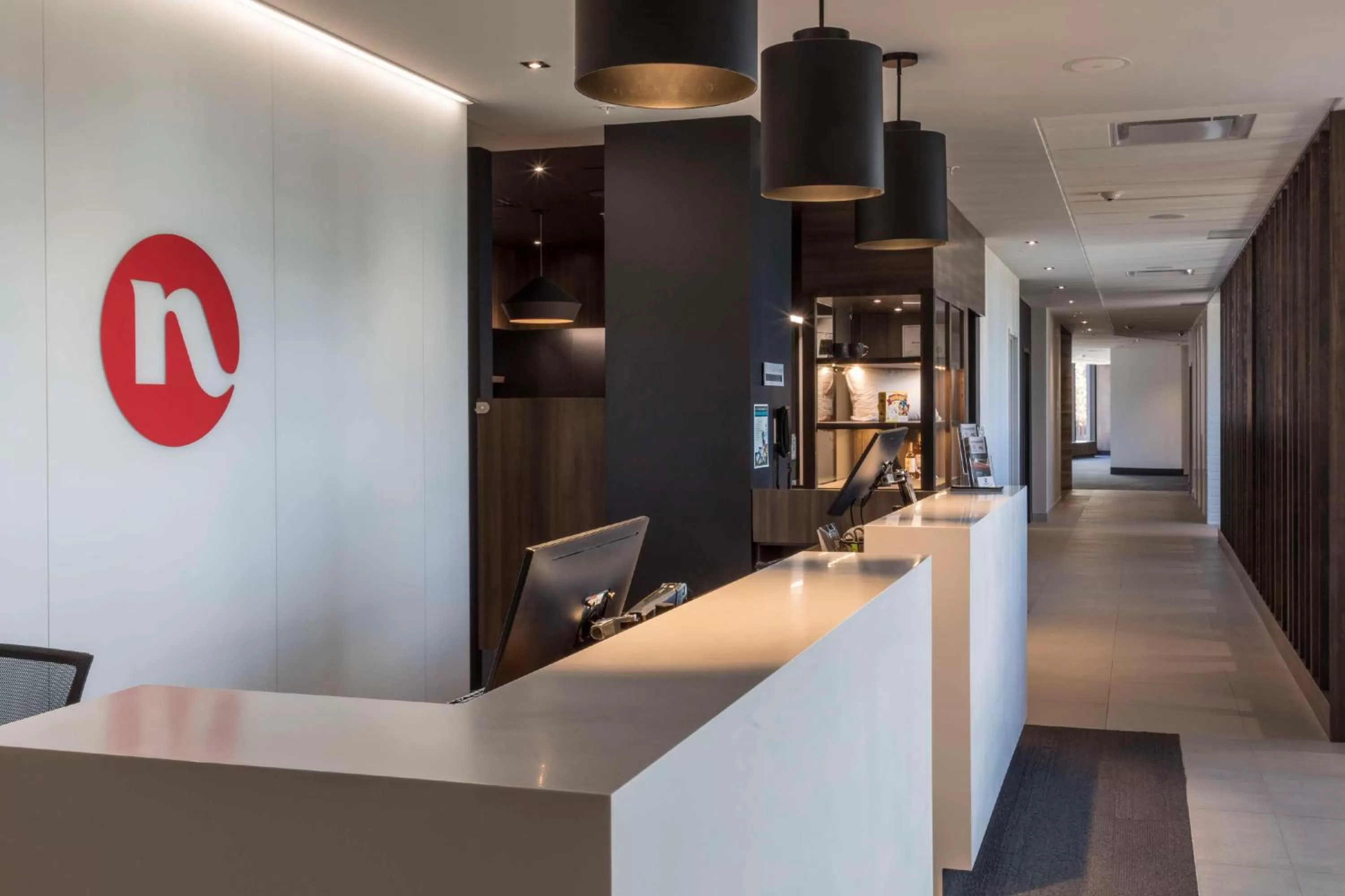 Lobby or reception in Hôtel & Suites Normandin Lévis