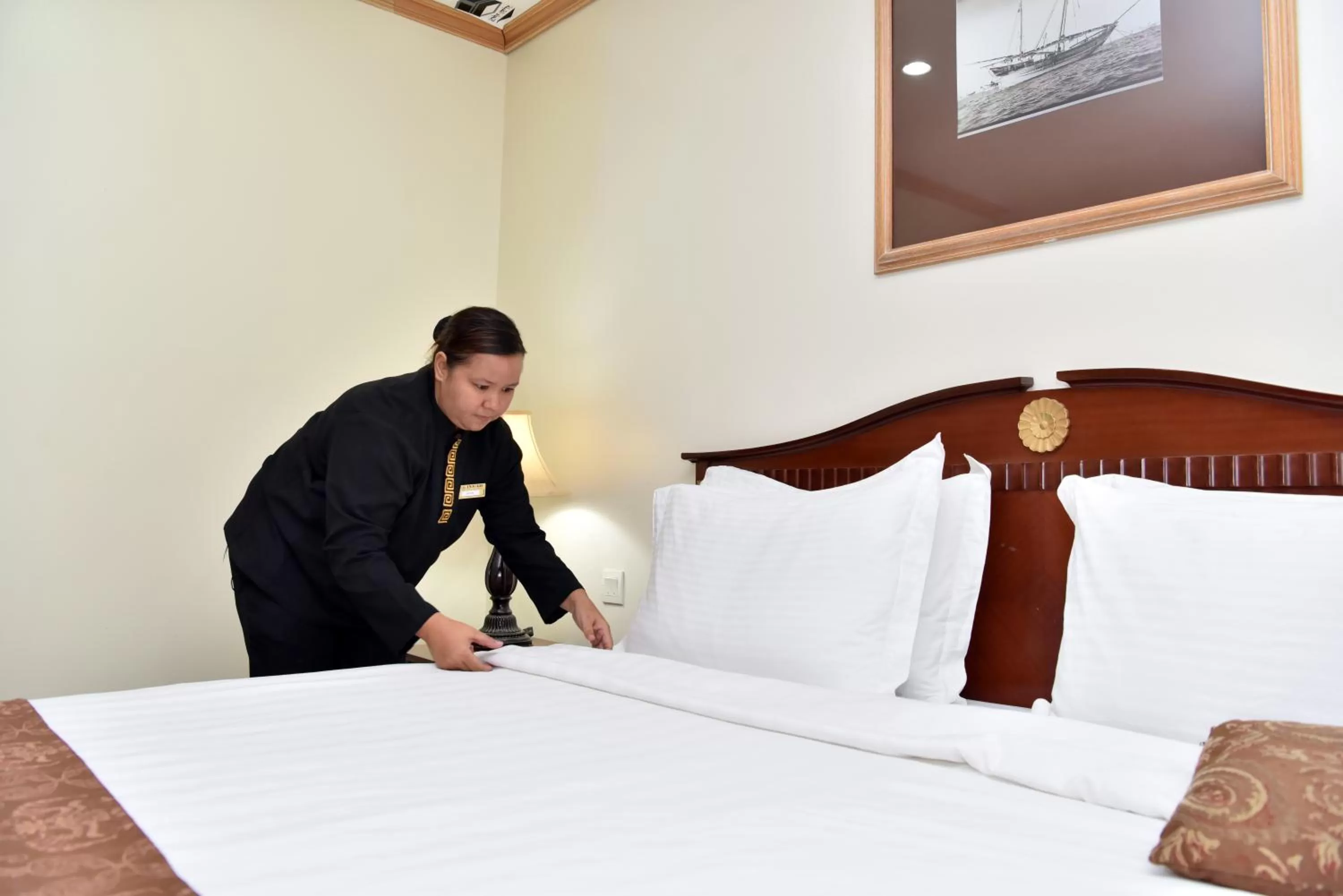 Staff in Inn & Go Kuwait Plaza