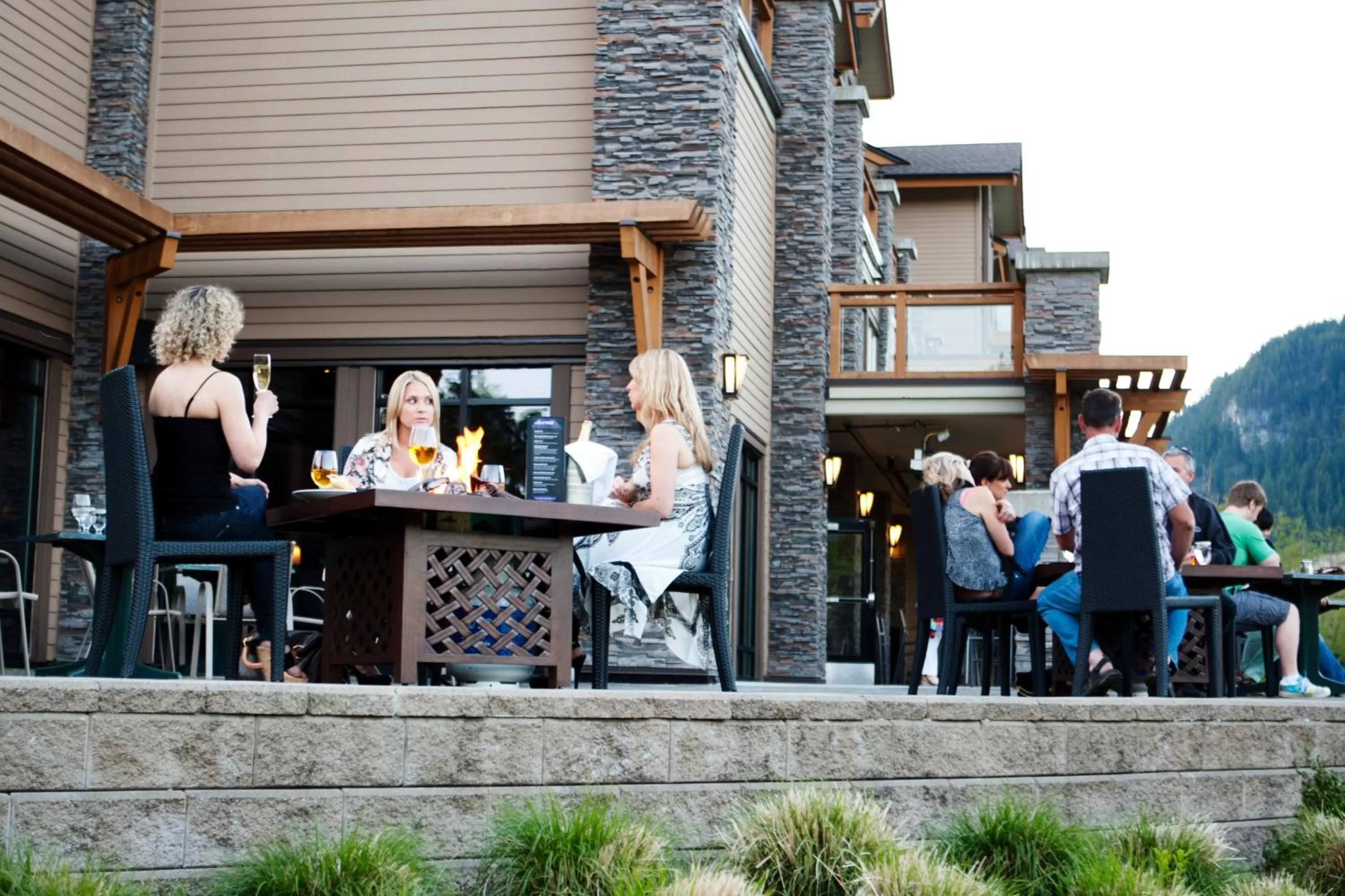 Restaurant/places to eat in Executive Suites Hotel and Resort, Squamish