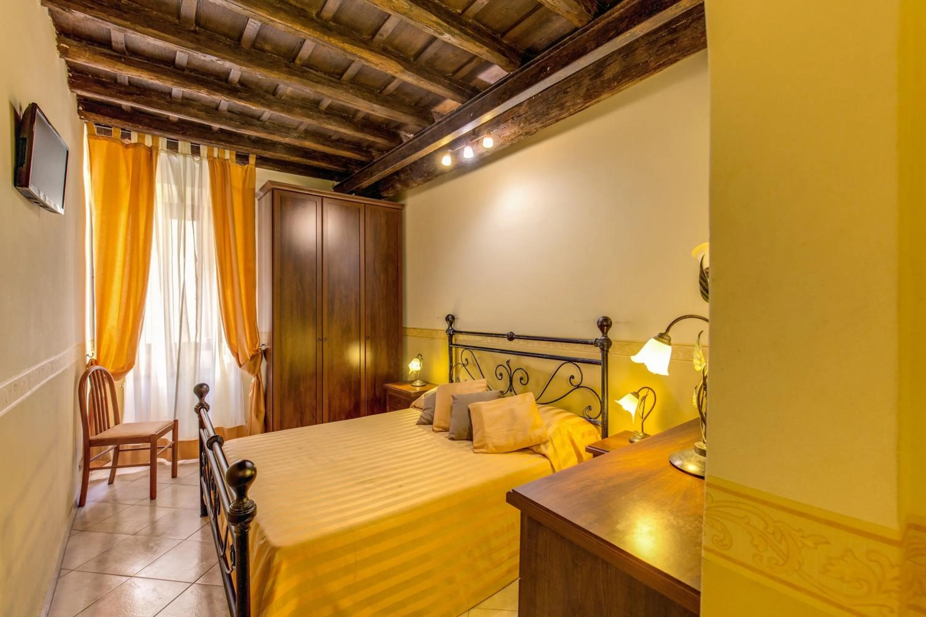 Photo of the whole room, Bed in Hotel Anfiteatro Flavio