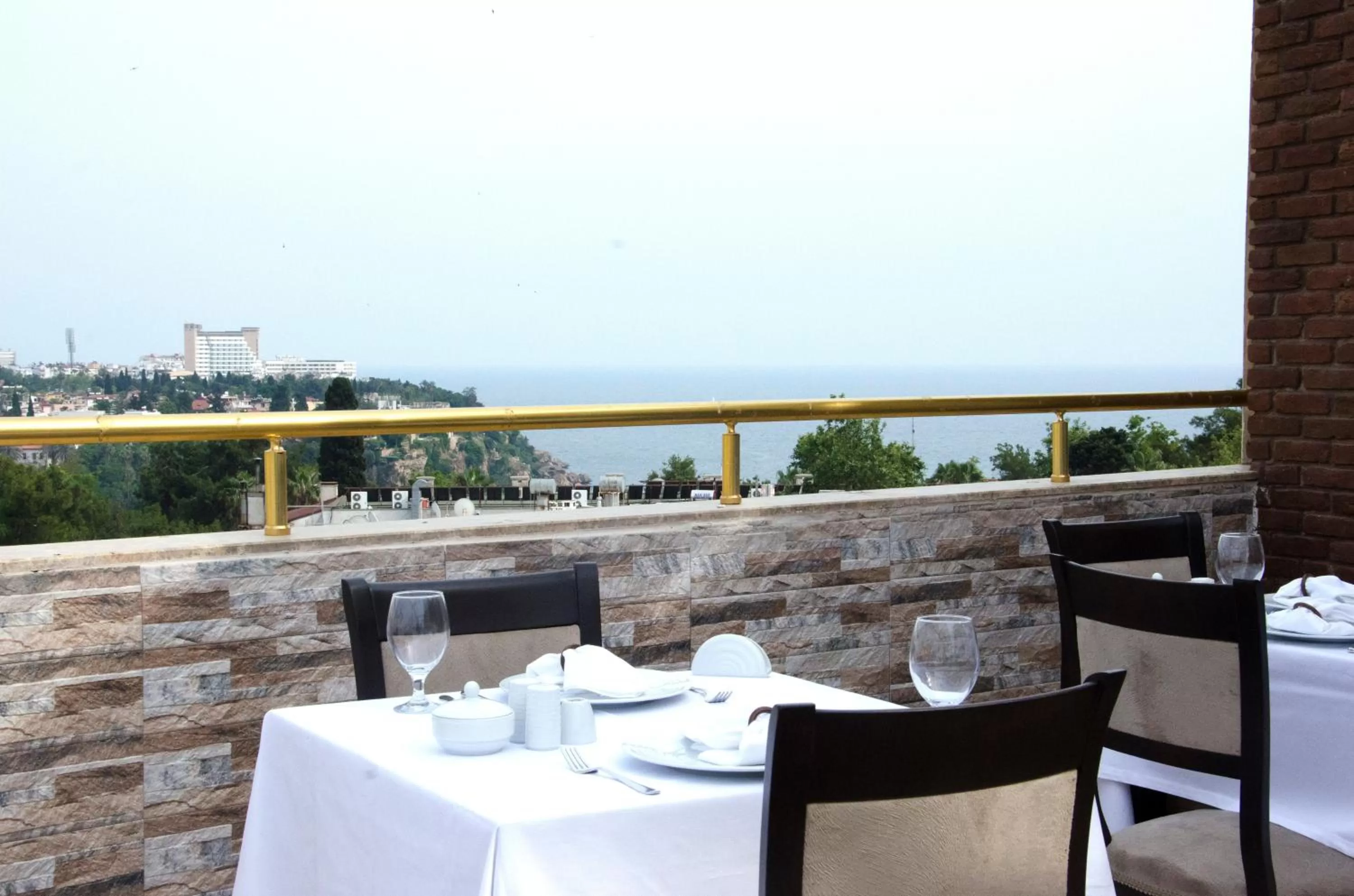 Restaurant/places to eat in Ayhan Hotel