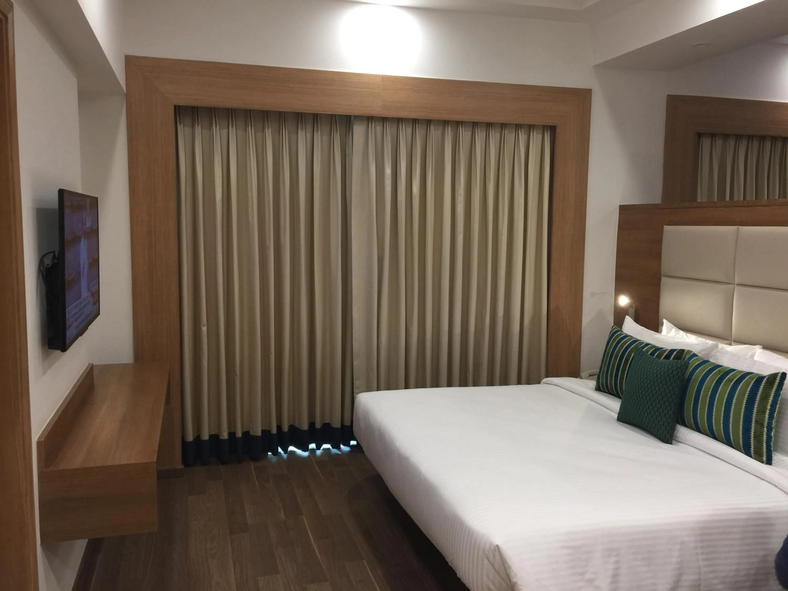 Bedroom, Bed in Lemon Tree Hotel, Sector 60, Gurugram