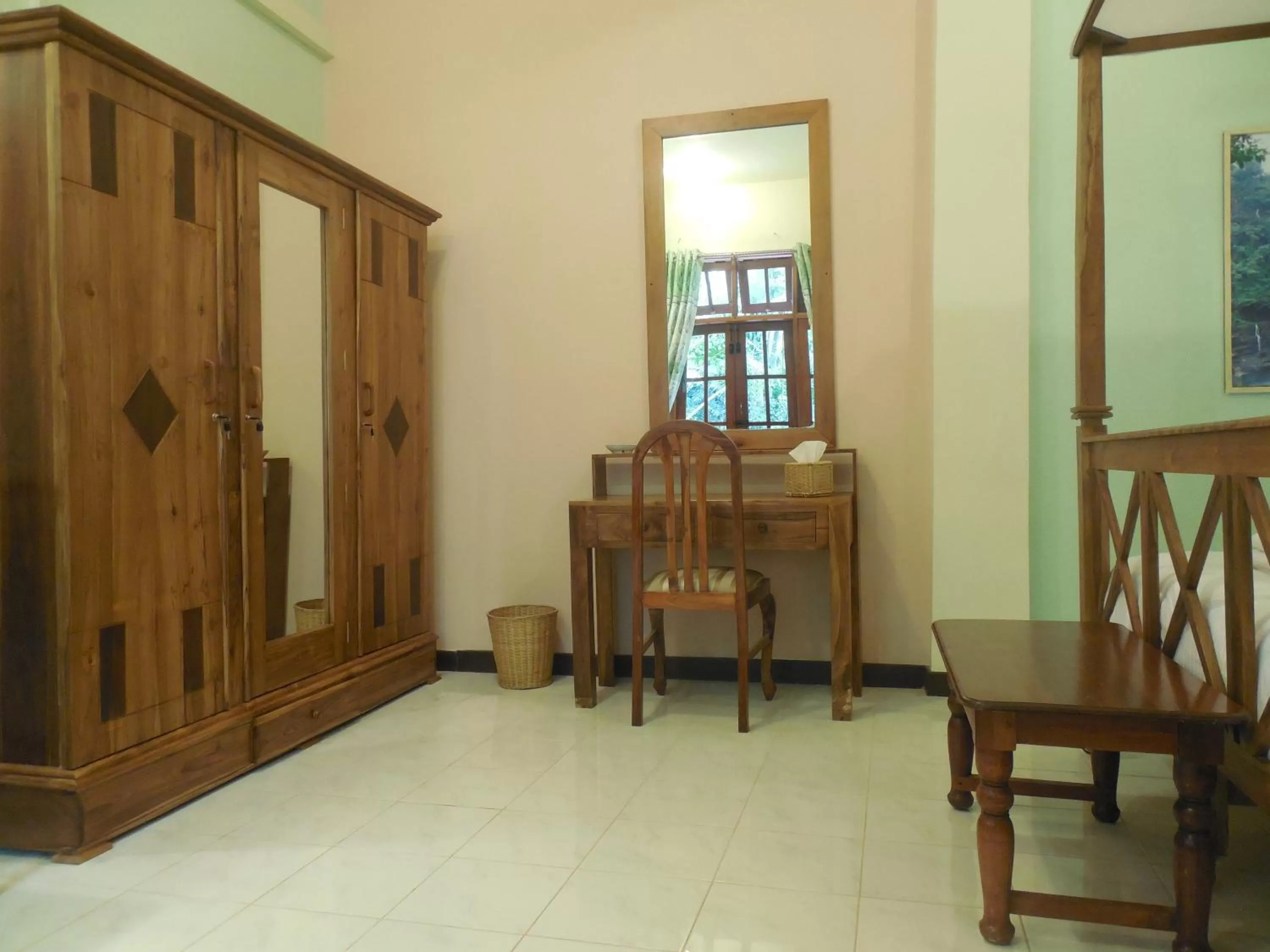 Photo of the whole room, Seating Area in Le leopard d 'argent