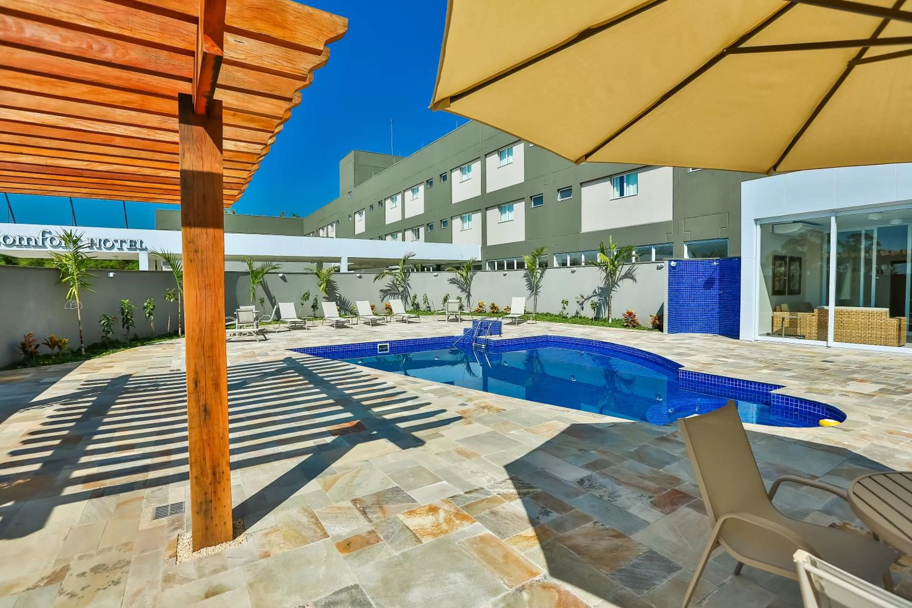 Pool view in Comfort Mogi Guaçu