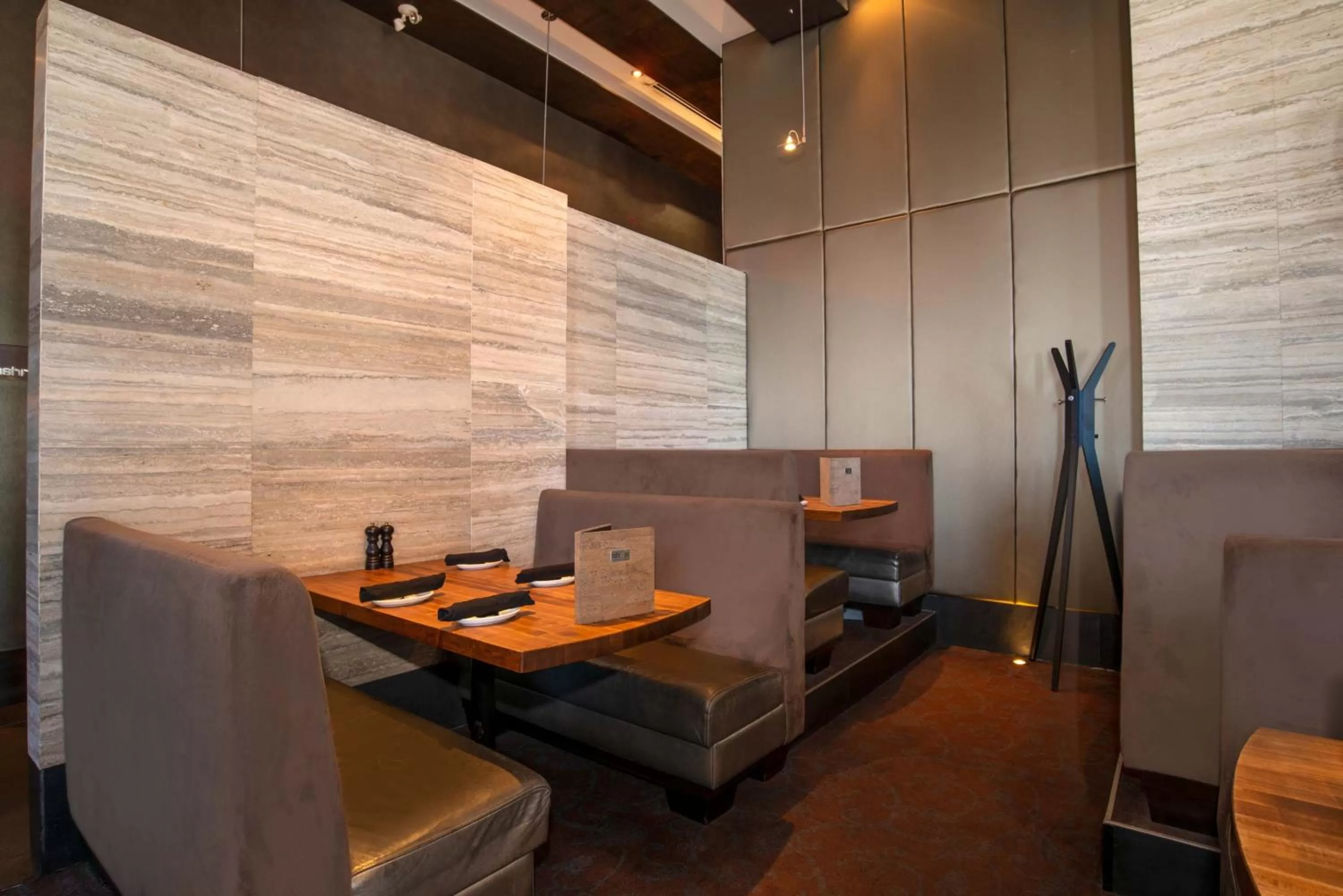 Restaurant/places to eat in Sandman Hotel & Suites Winnipeg Airport