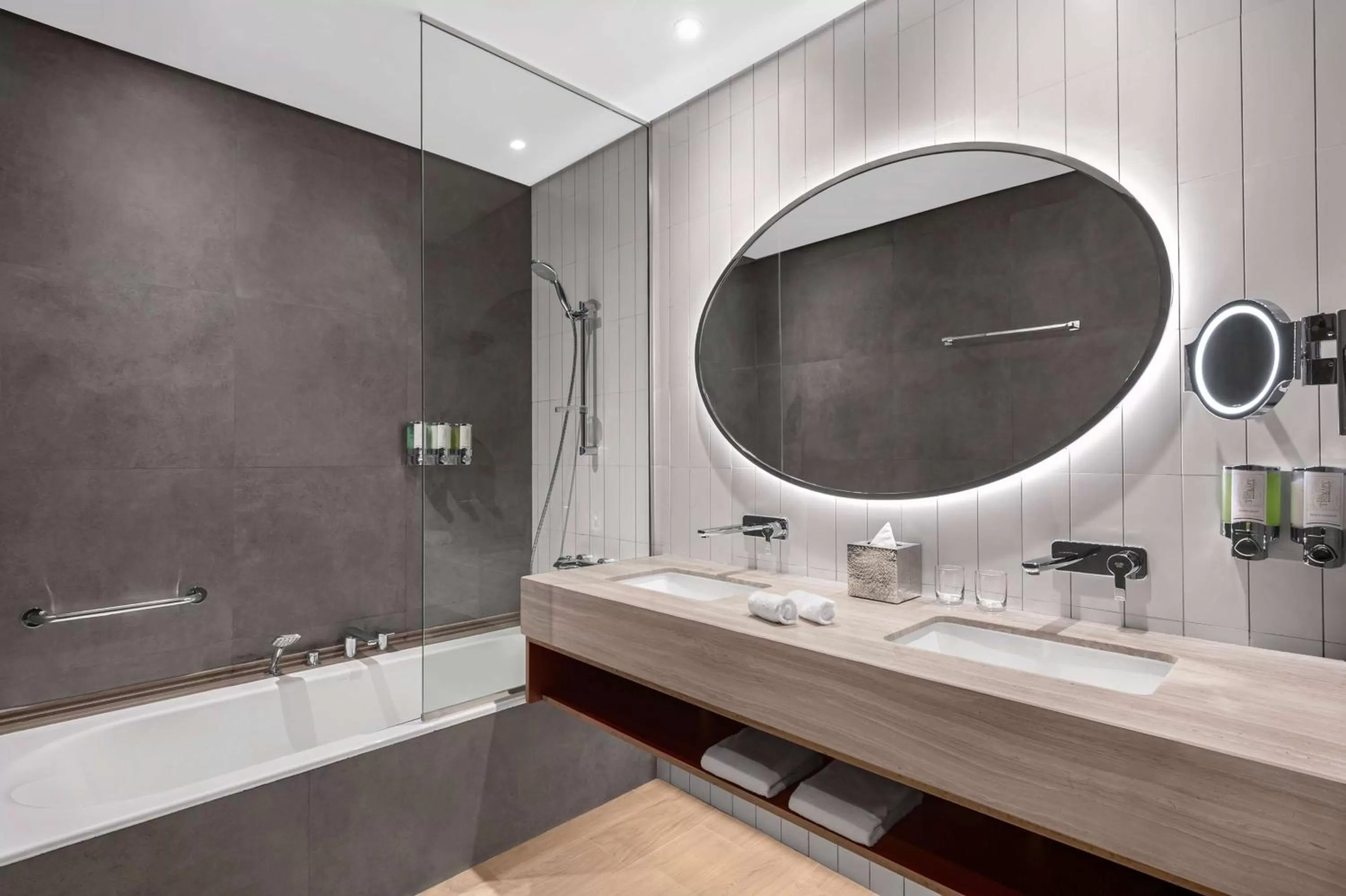 Bathroom in Hampton by Hilton Marjan Island