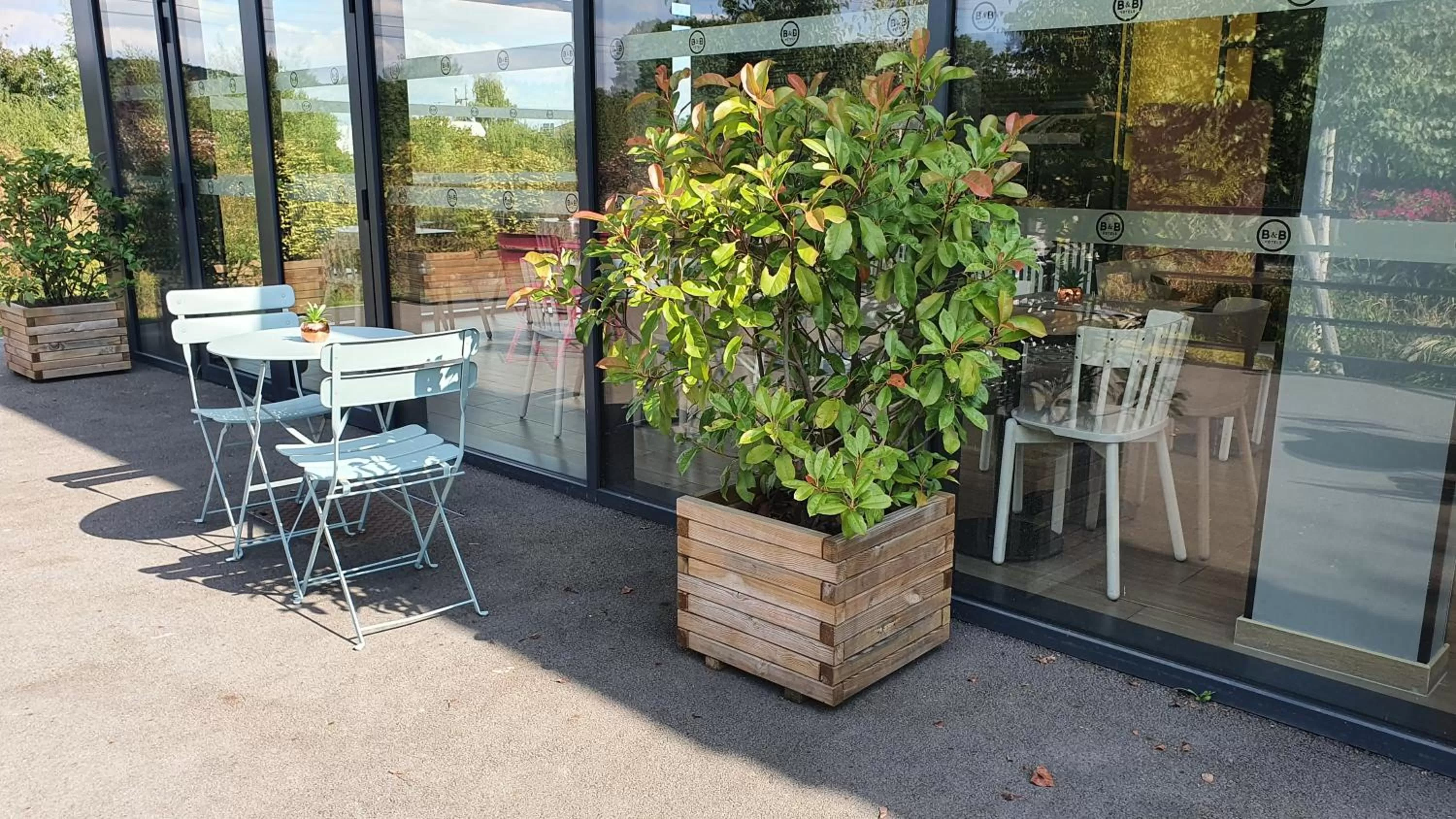 Patio in B&B HOTEL Igny Palaiseau