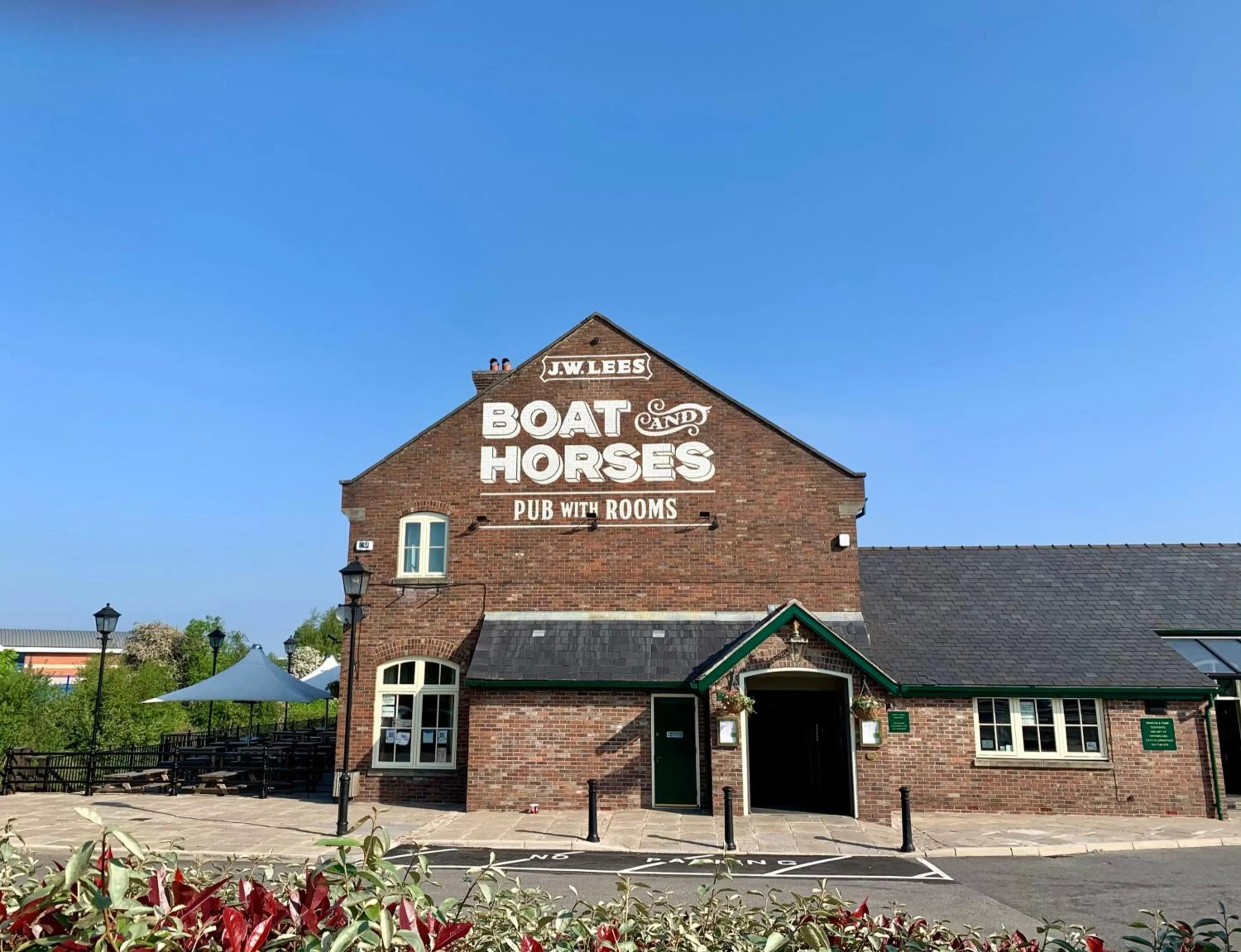 Property building in Boat & Horses Inn