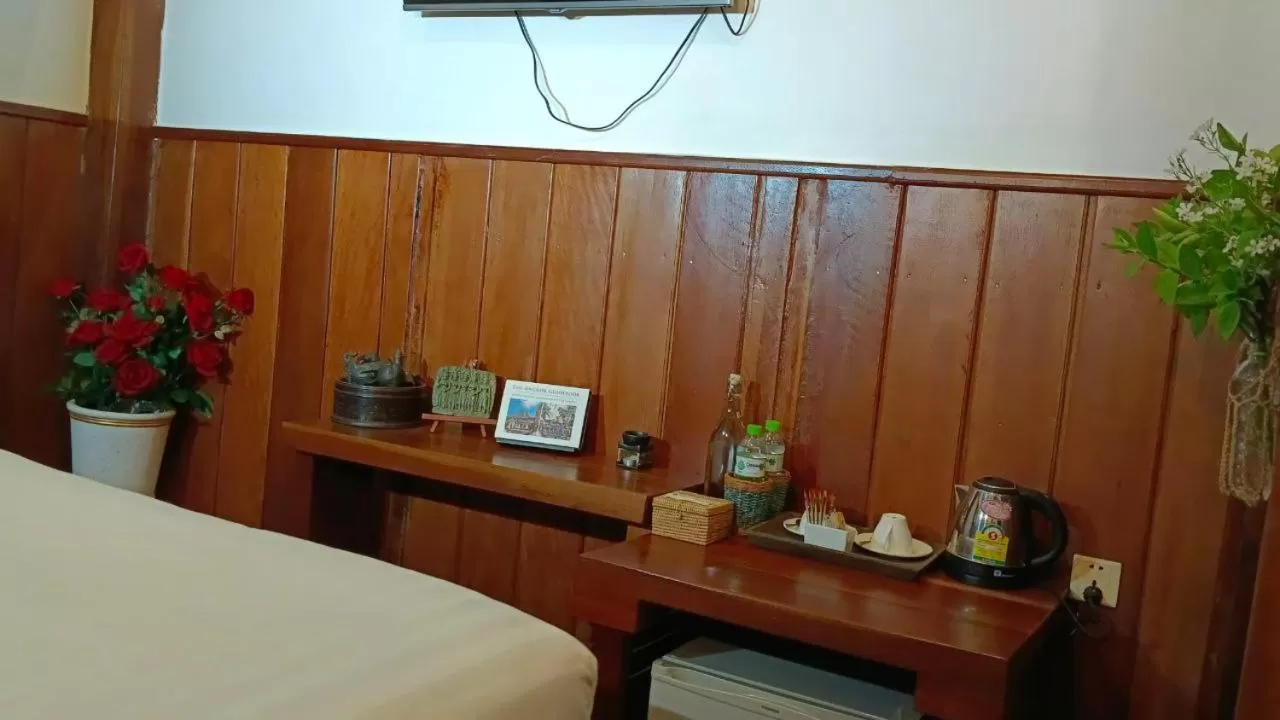 TV and multimedia, Bed in Maison Model d'Angkor