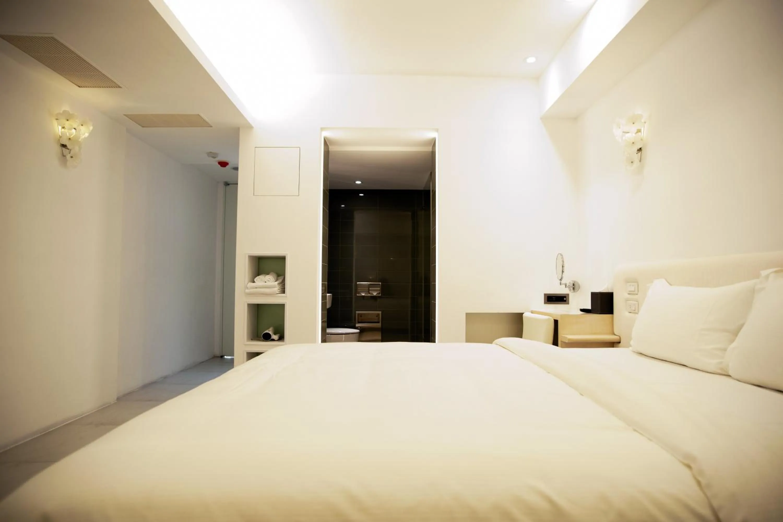 Standard Double Room (No Window) in The Fantasy Apartment