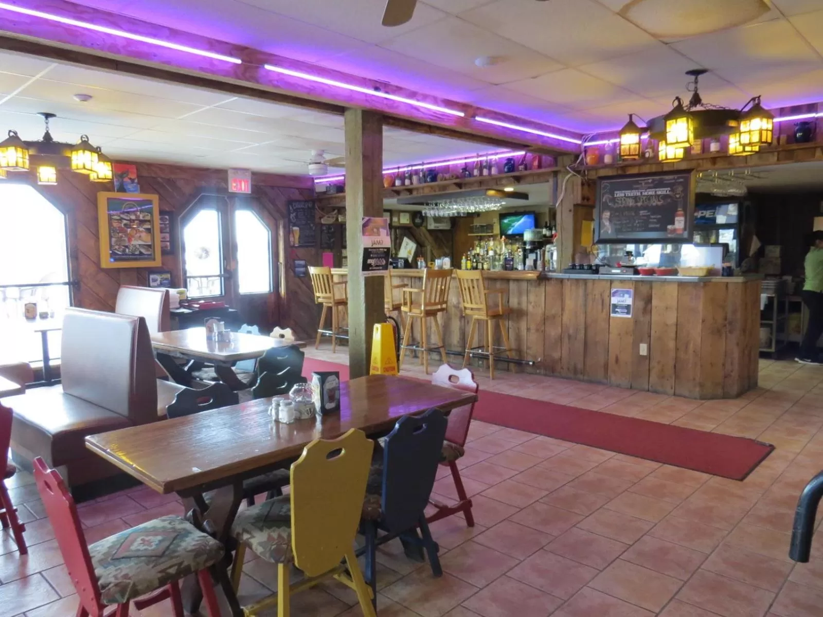 Restaurant/places to eat in Dockside Suites