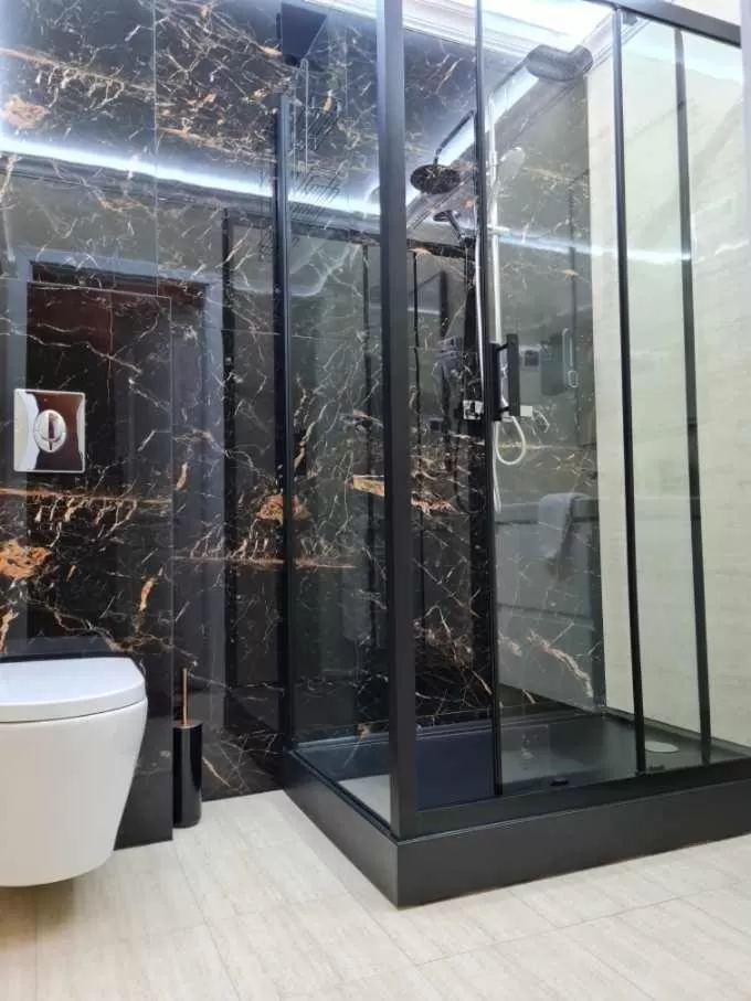 Bathroom in "Arkadia"