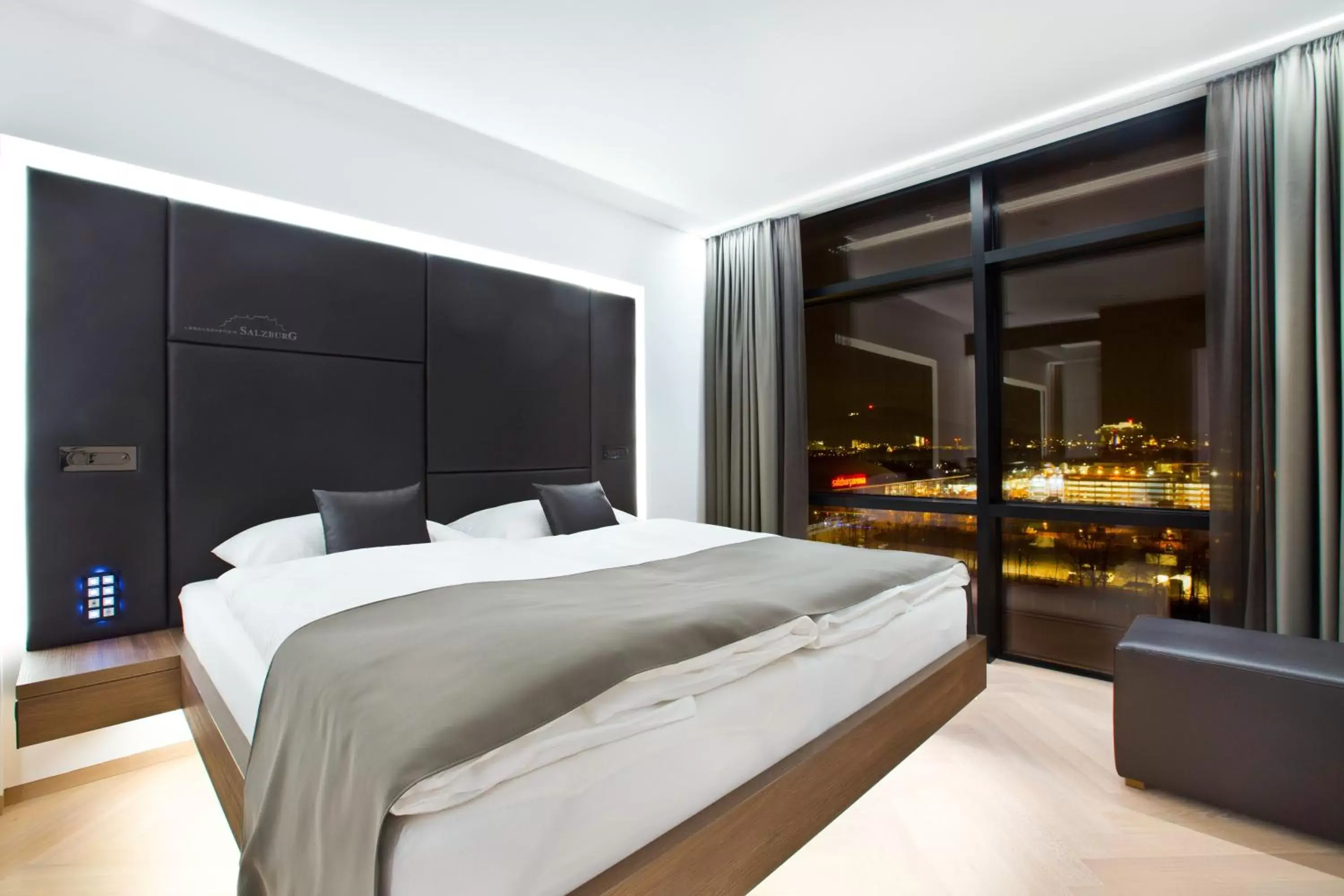 Deluxe Double Room Salzburg View in COOL MAMA Hotel Salzburg Deluxe Double Room Salzburg View in COOL MAMA Hotel Salzburg