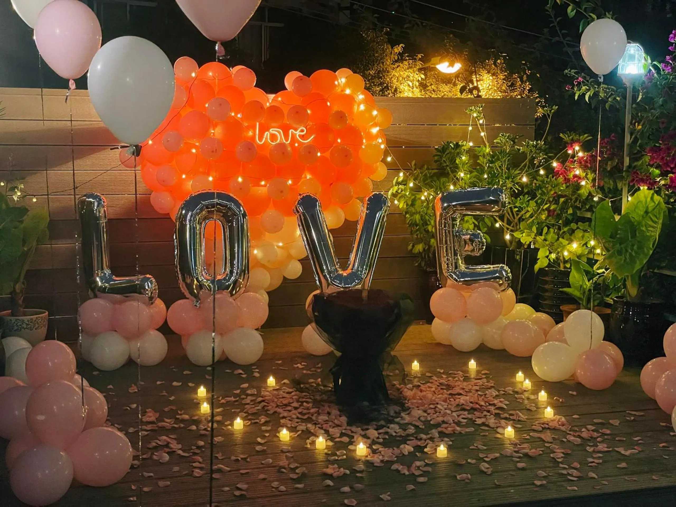 Property building in The Cloudland International Youth Hostel Close to the city center,15 min walks to the subway, Close to the night market, old street, green lake, English-speaking service, free Activity convenient payment and visa cards are accepted