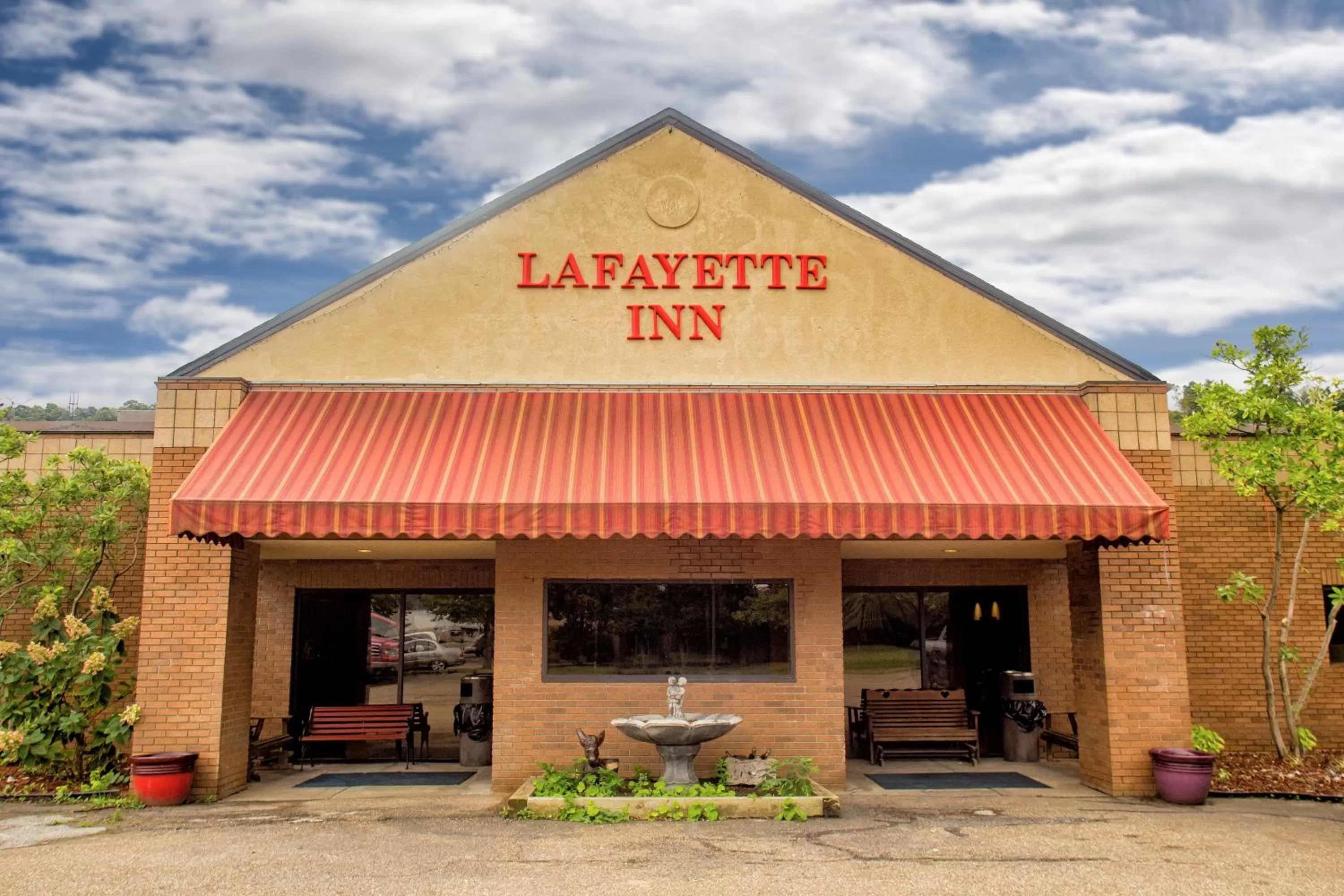 Property building in Lafayette Inn