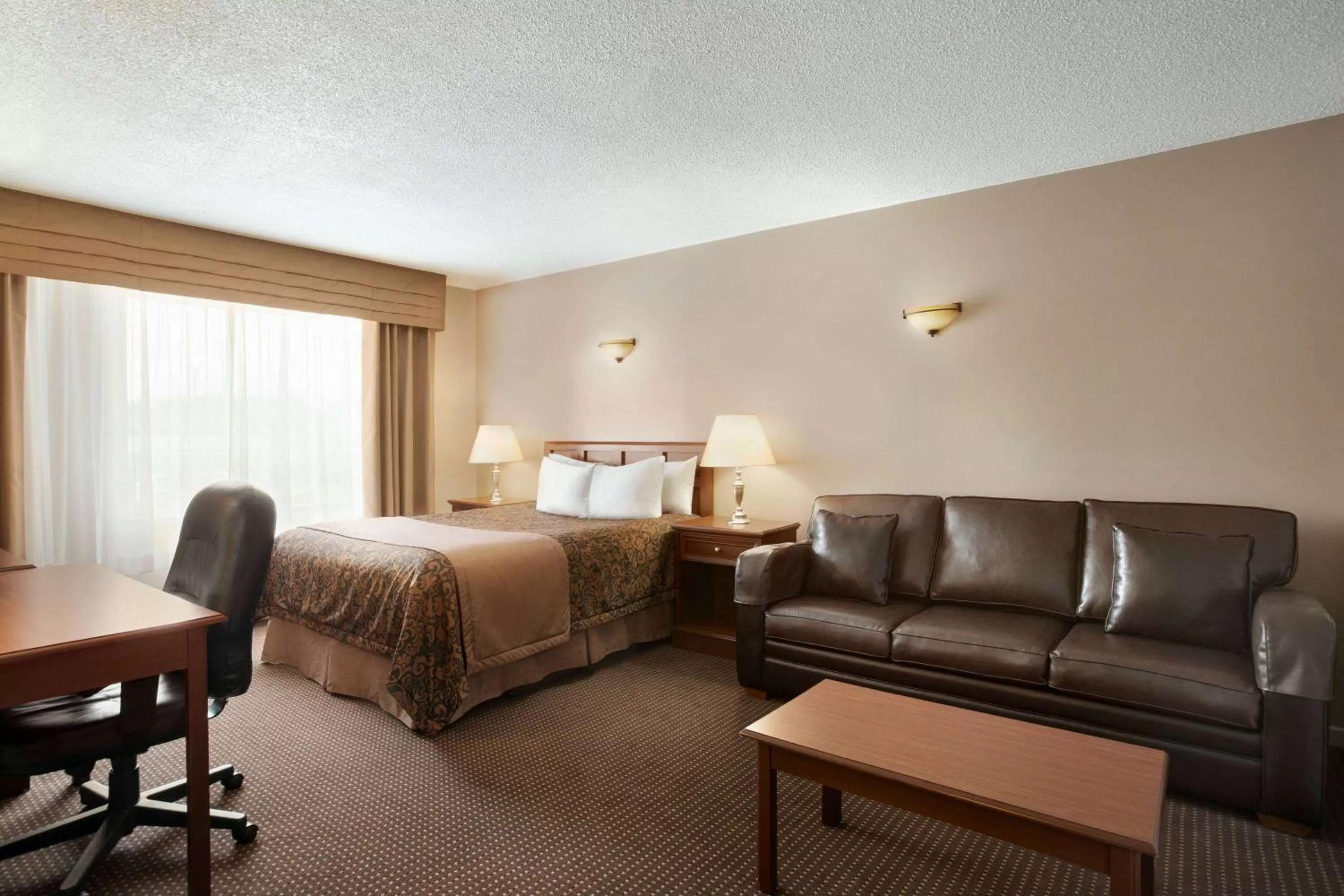 Bed in Travelodge by Wyndham Simcoe