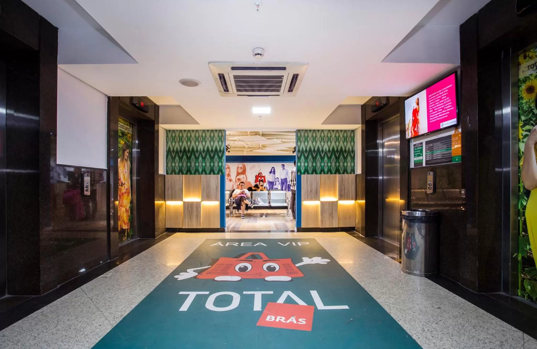 Facade/entrance in Total Hotel