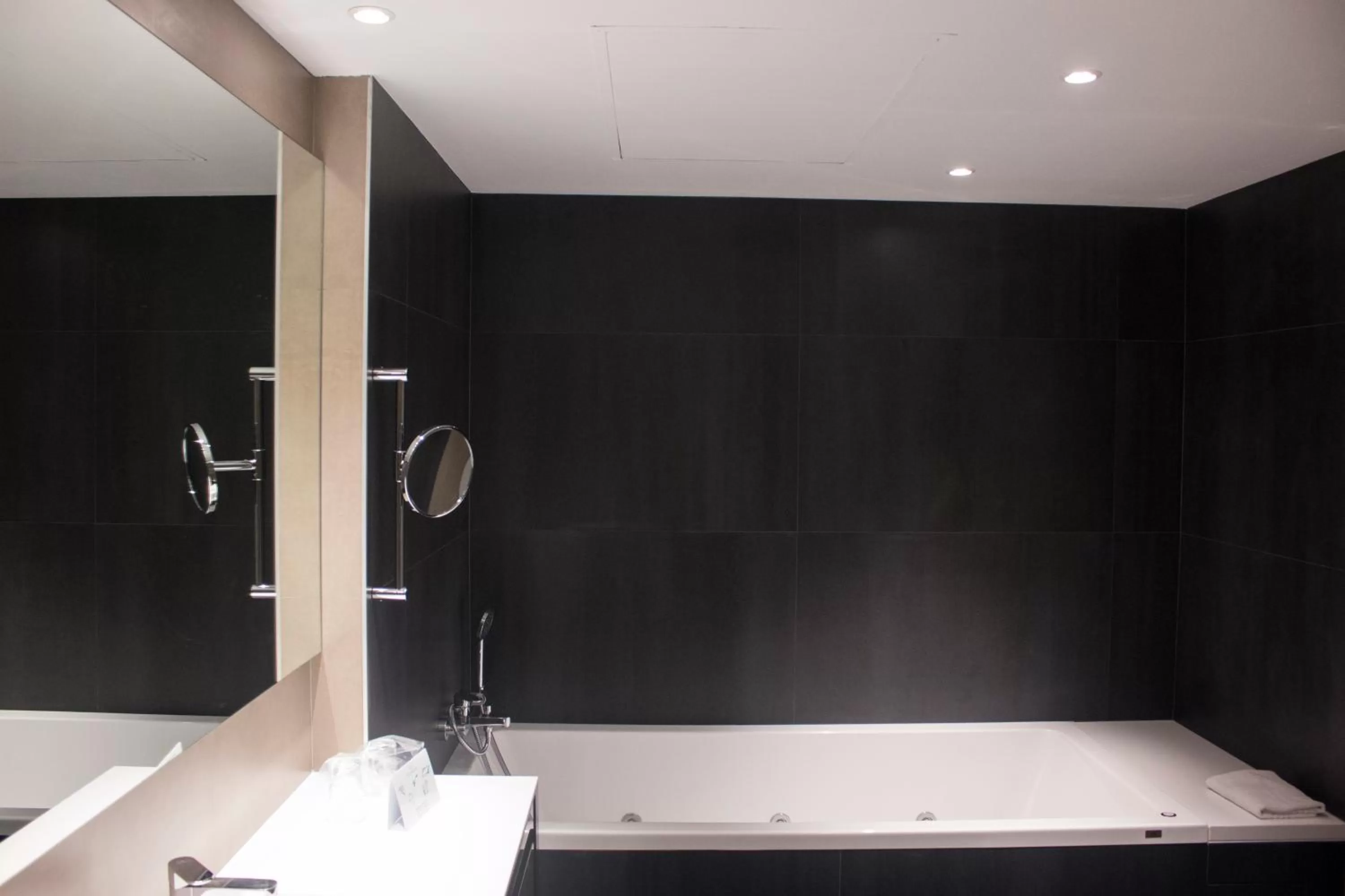 Bathroom in Mercure Madrid Centro